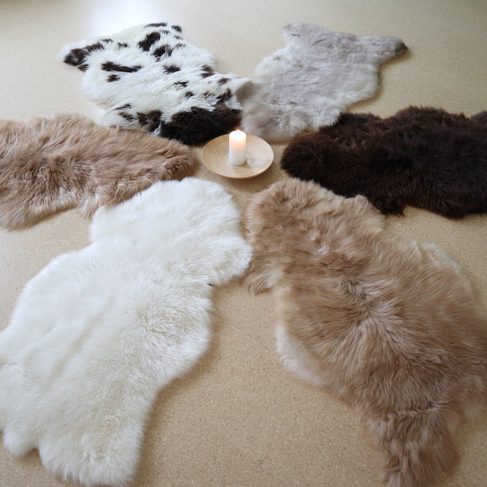 Pelli di agnello dalla Baviera come tappetino per la meditazione