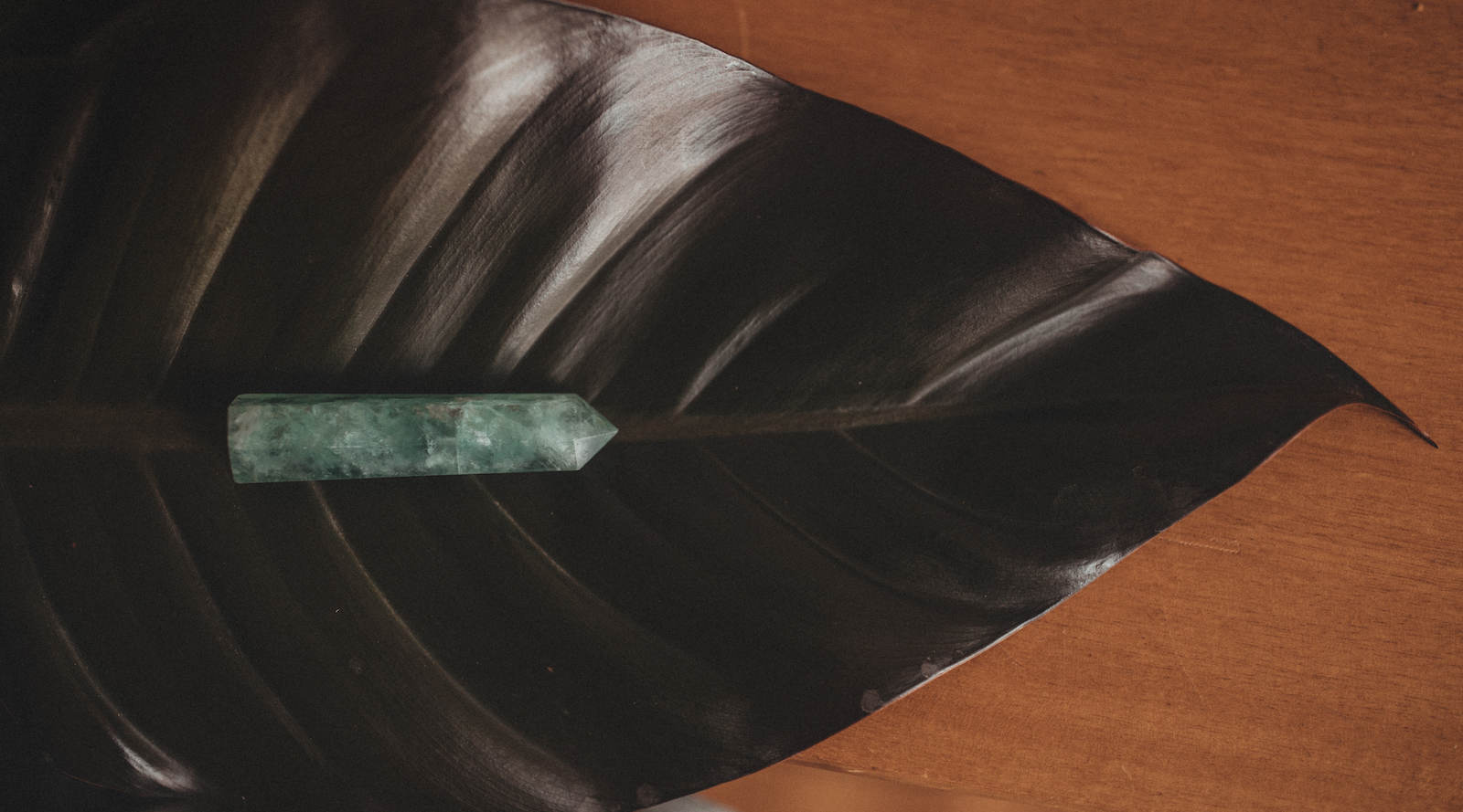 Bellissimi prodotti in pietra preziosa: Bottiglie d'acqua, maschere per gli occhi e candele profumate