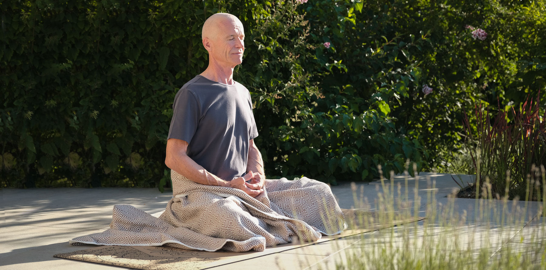 Abiti da yoga da uomo sostenibili