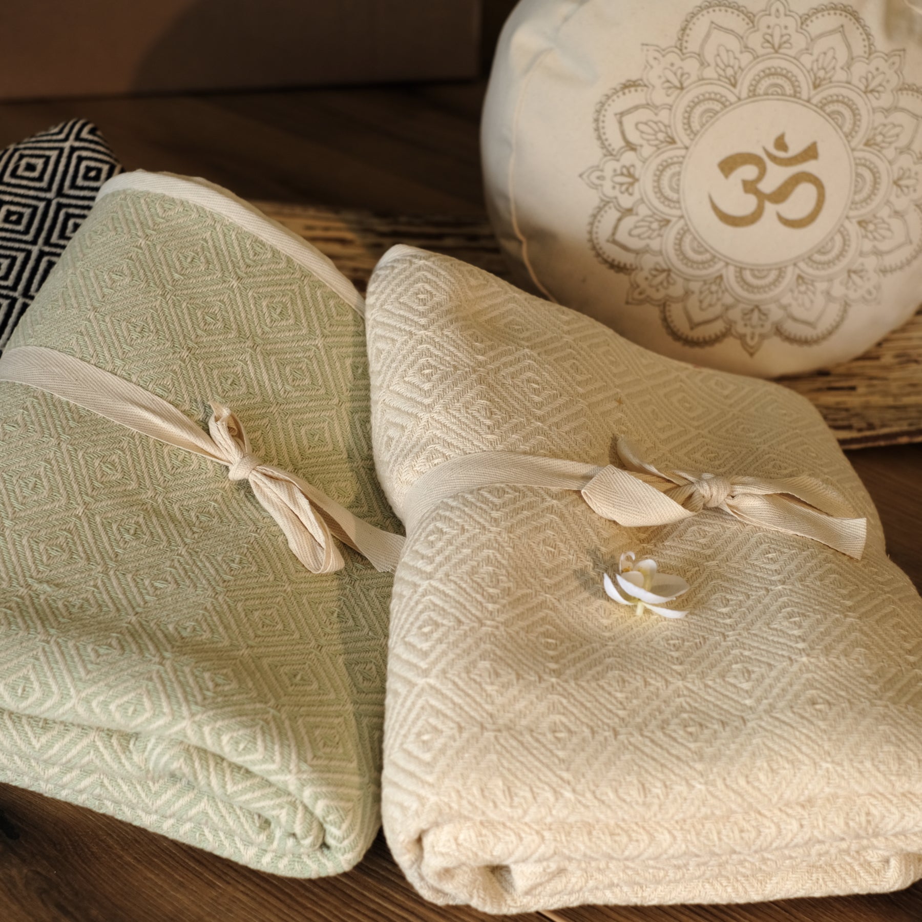 Coperte yoga in cotone organico tessuto a mano