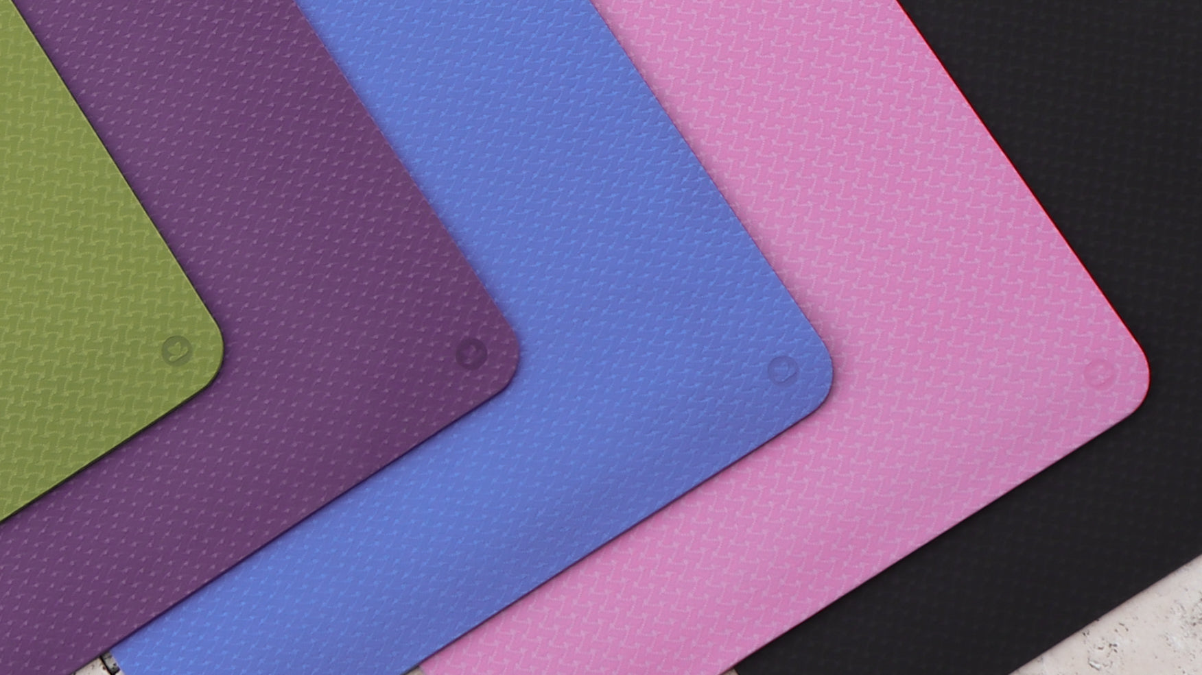 I tappetini da yoga in TPE sono caratterizzati da resistenza allo scivolamento e leggerezza. Perfetto anche per esercizi di pilates o ginnastica.