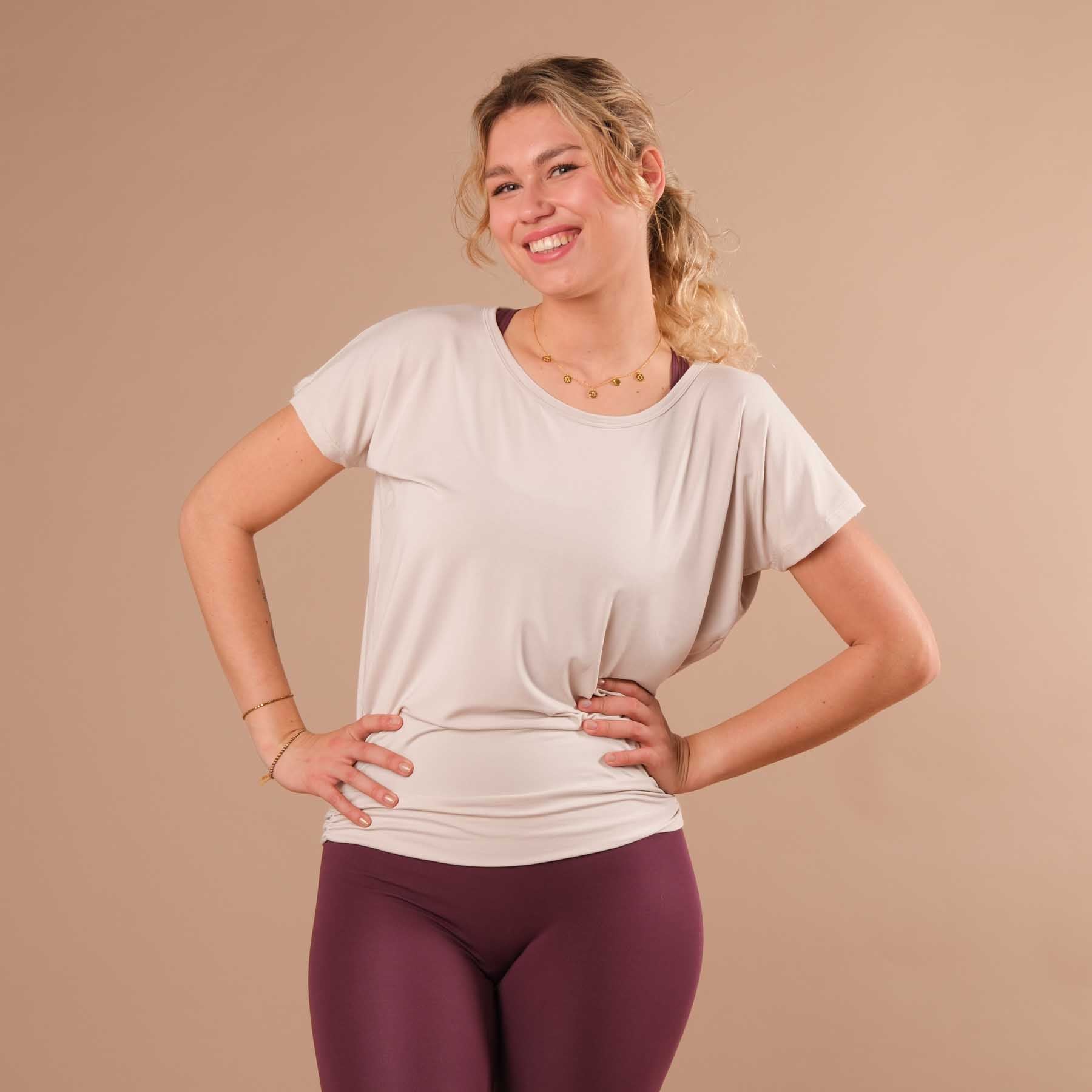 Camicia yoga senza schienale aperta sulla schiena