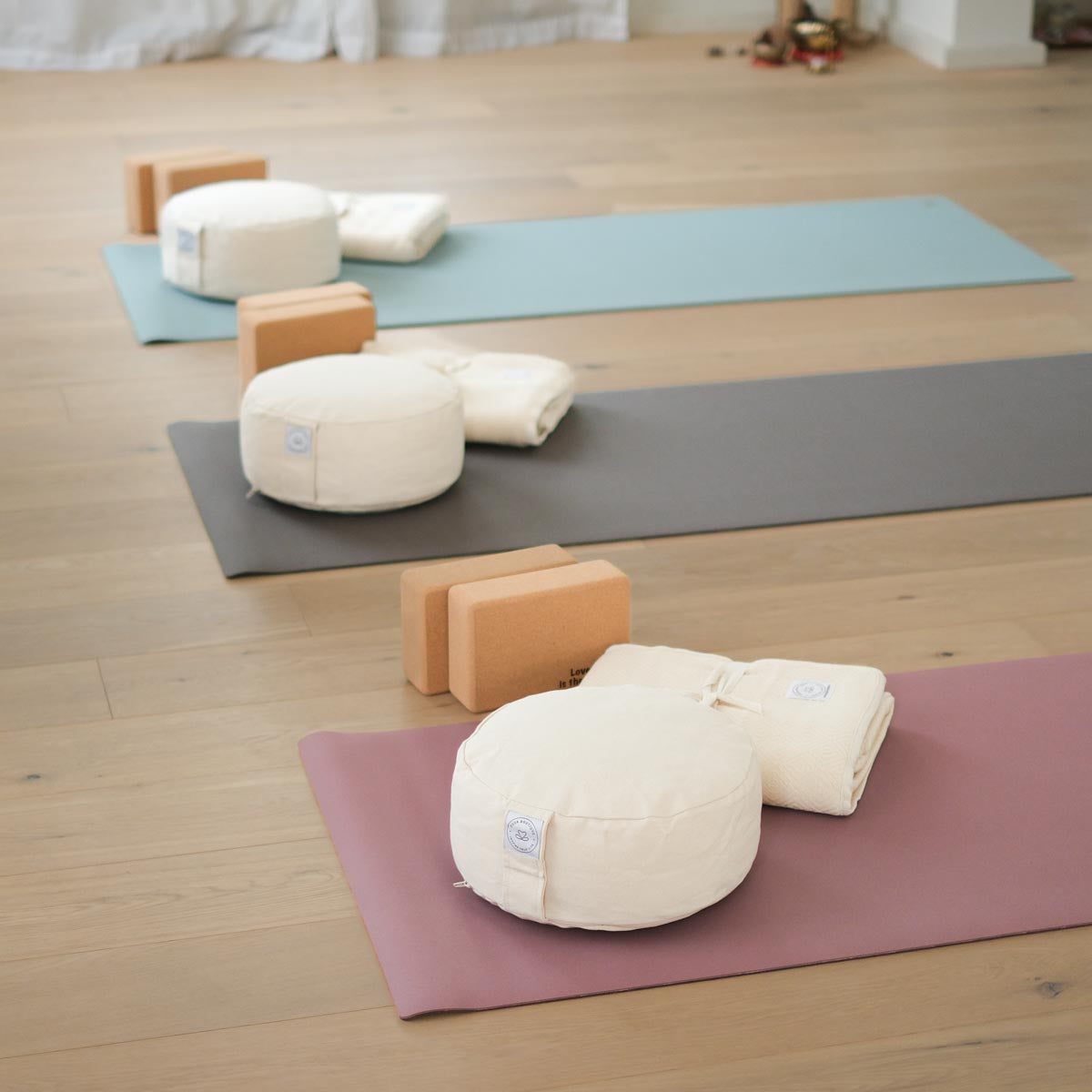 Tappetino da yoga EcoGrip in gomma naturale FSC melanzana