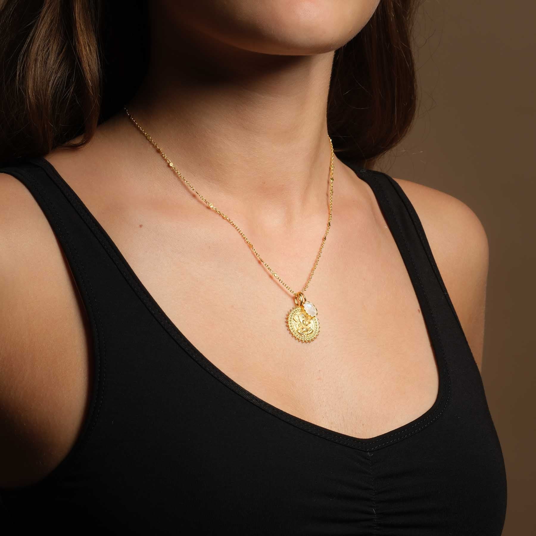 Collana con pietra di luna in oro