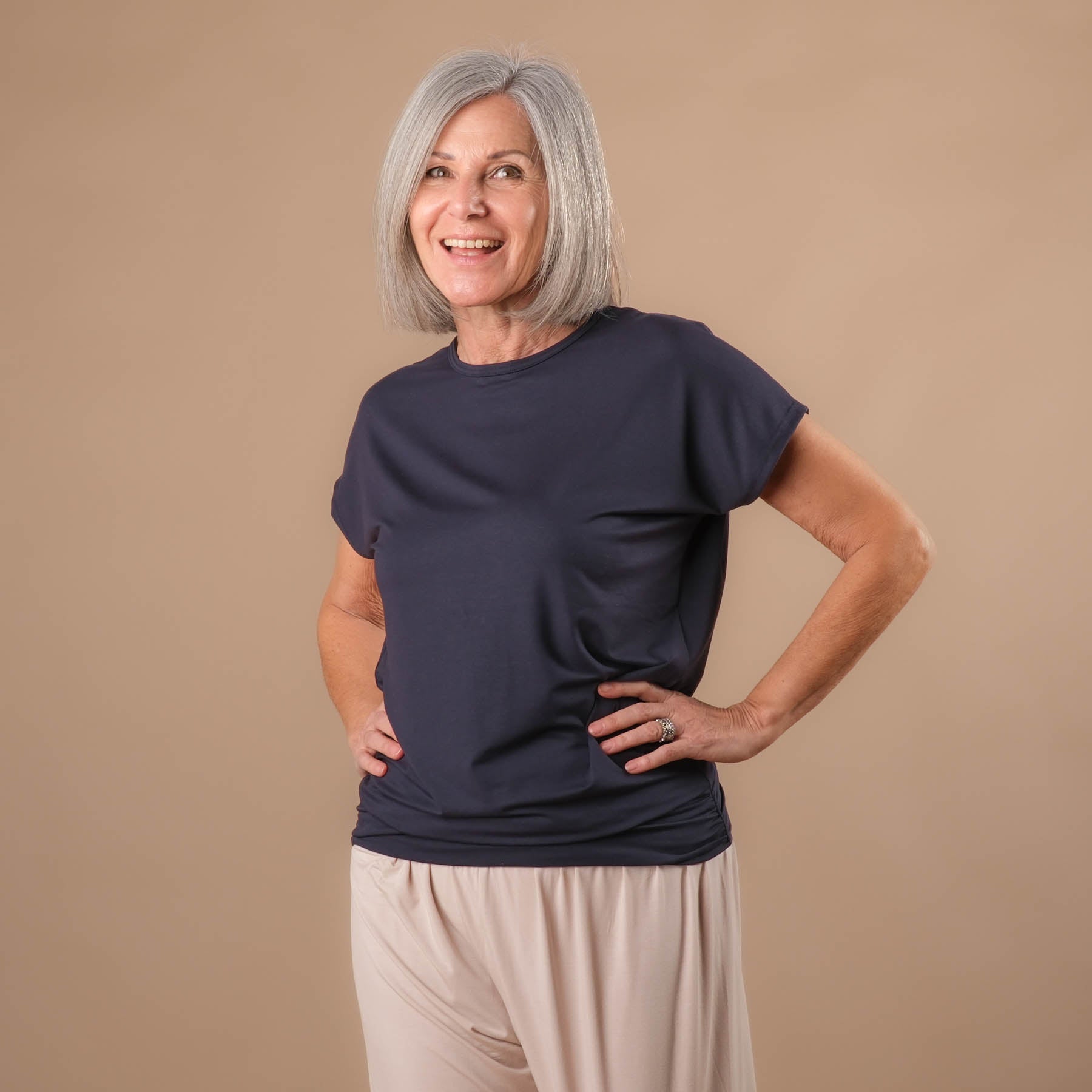 Camicia da yoga Comfy a maniche corte made in Switzerland sostenibile navy