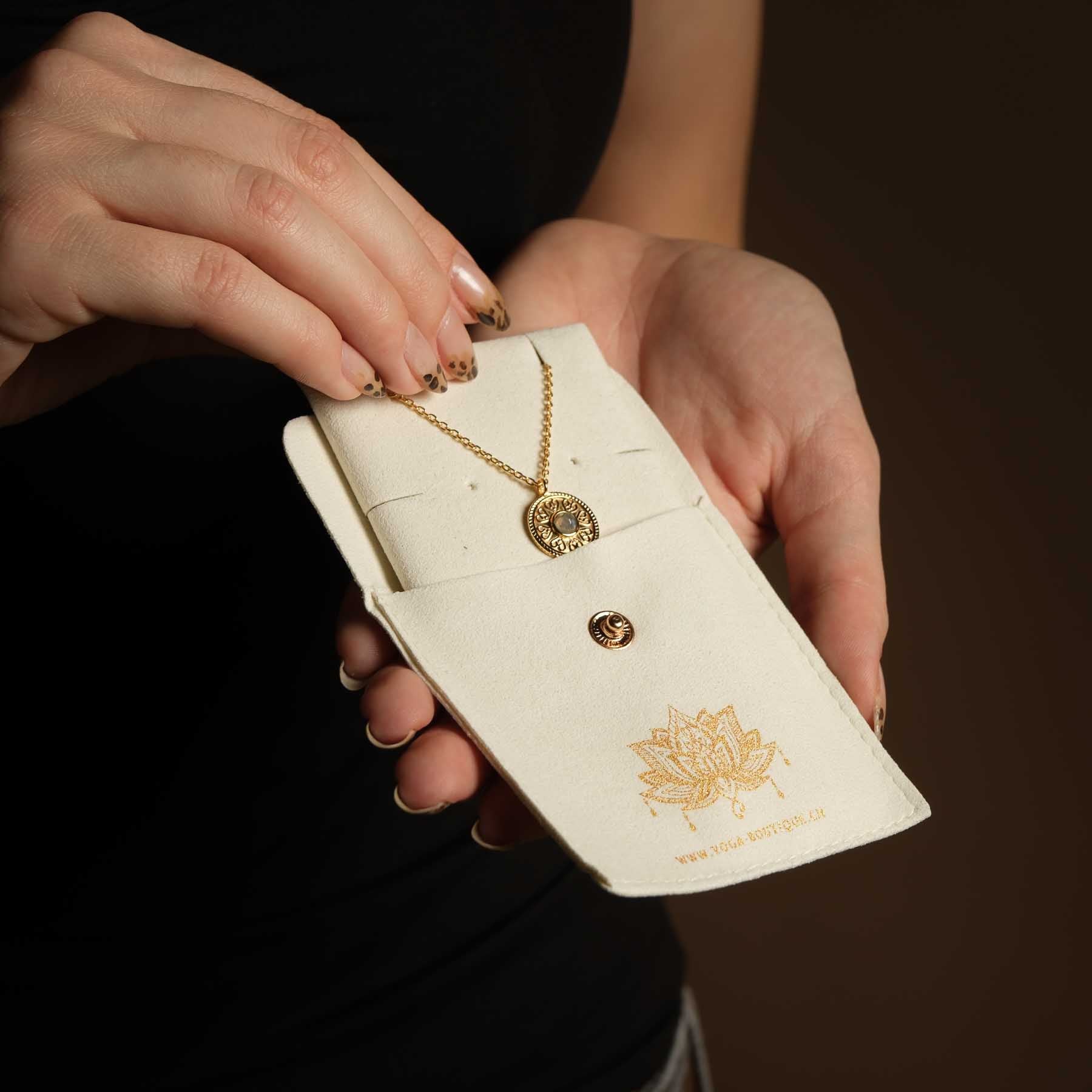 Collana Mandala Love con labradorite d'oro