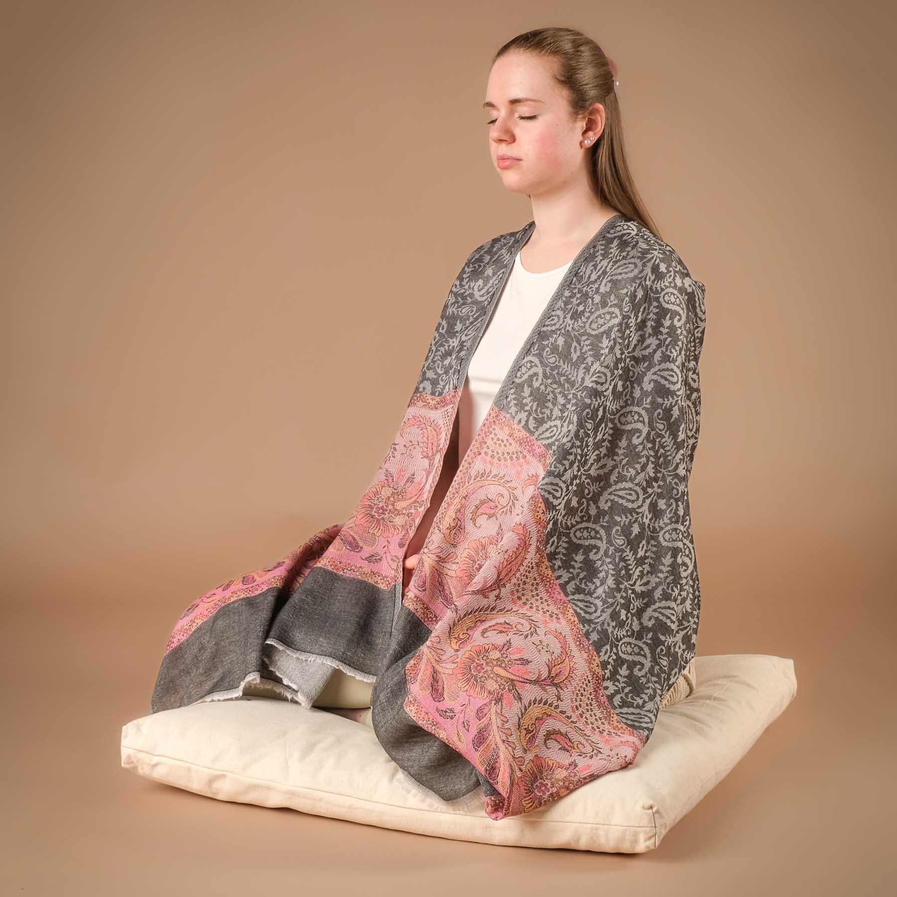 Meditazione scialle sciarpa lana fine Stromboli