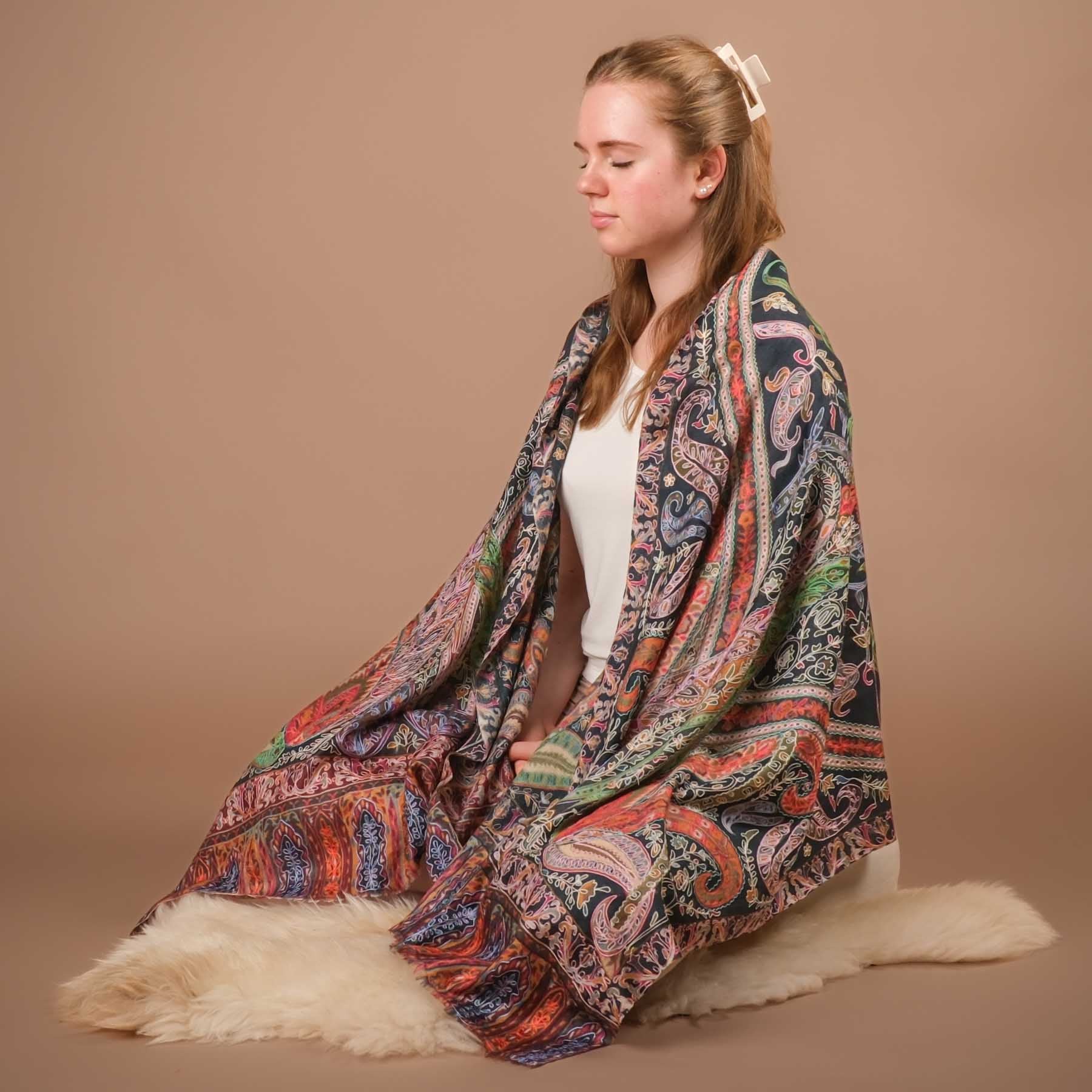 Sciarpa Kalamkari in lana fine e seta Universo