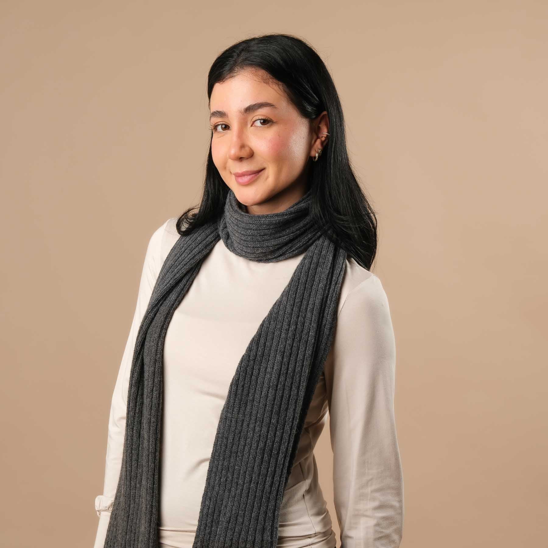 Sciarpa in cashmere a coste antracite