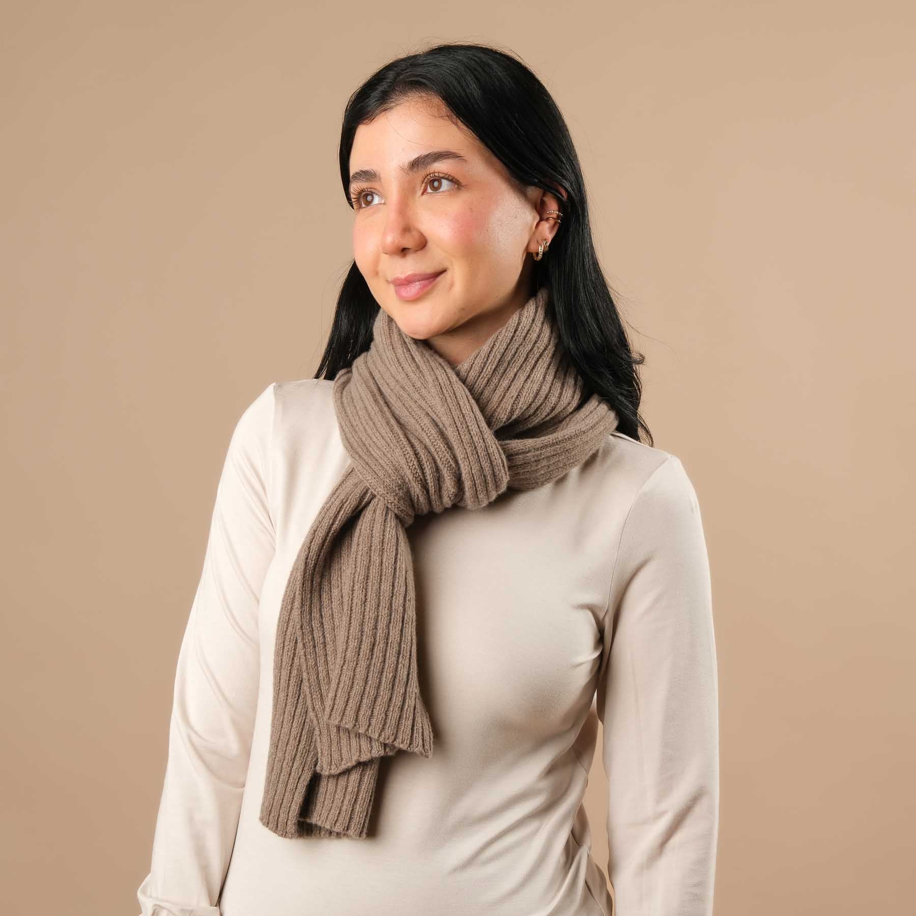 Sciarpa in cashmere a coste marrone