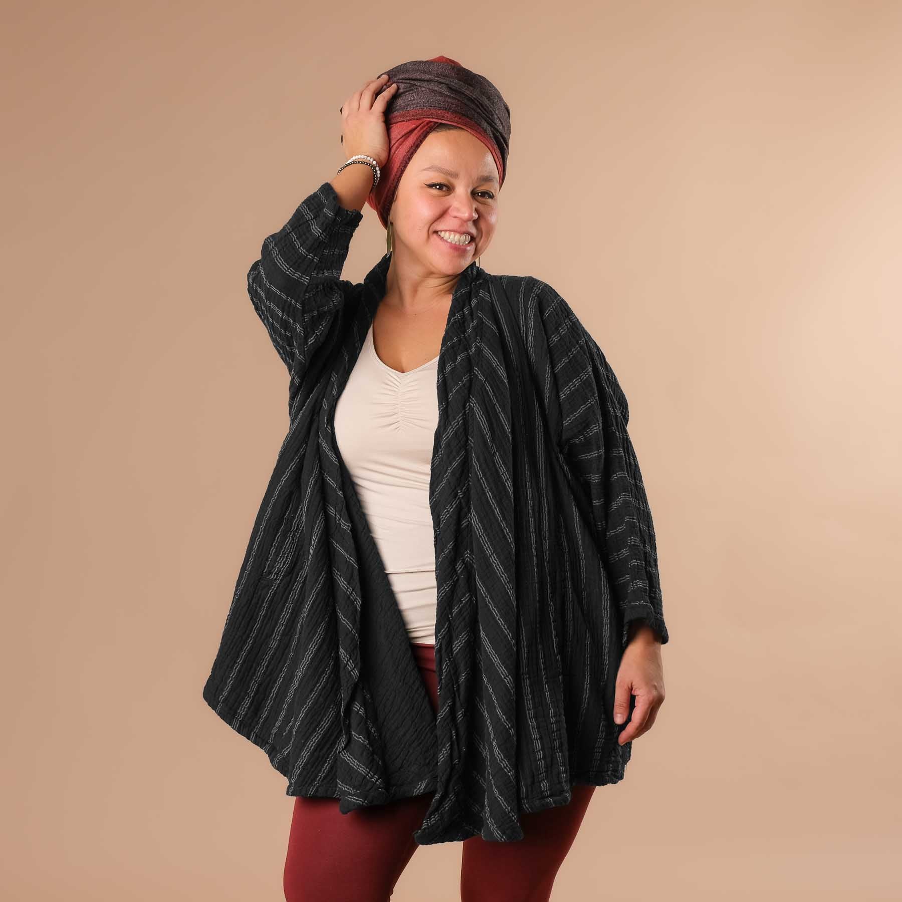 Cardigan estivo in cotone nero