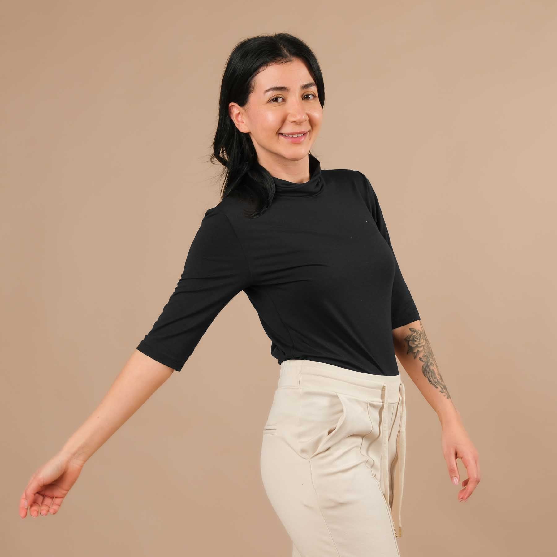 Camicia yoga con collo a dolcevita e manica corta nera