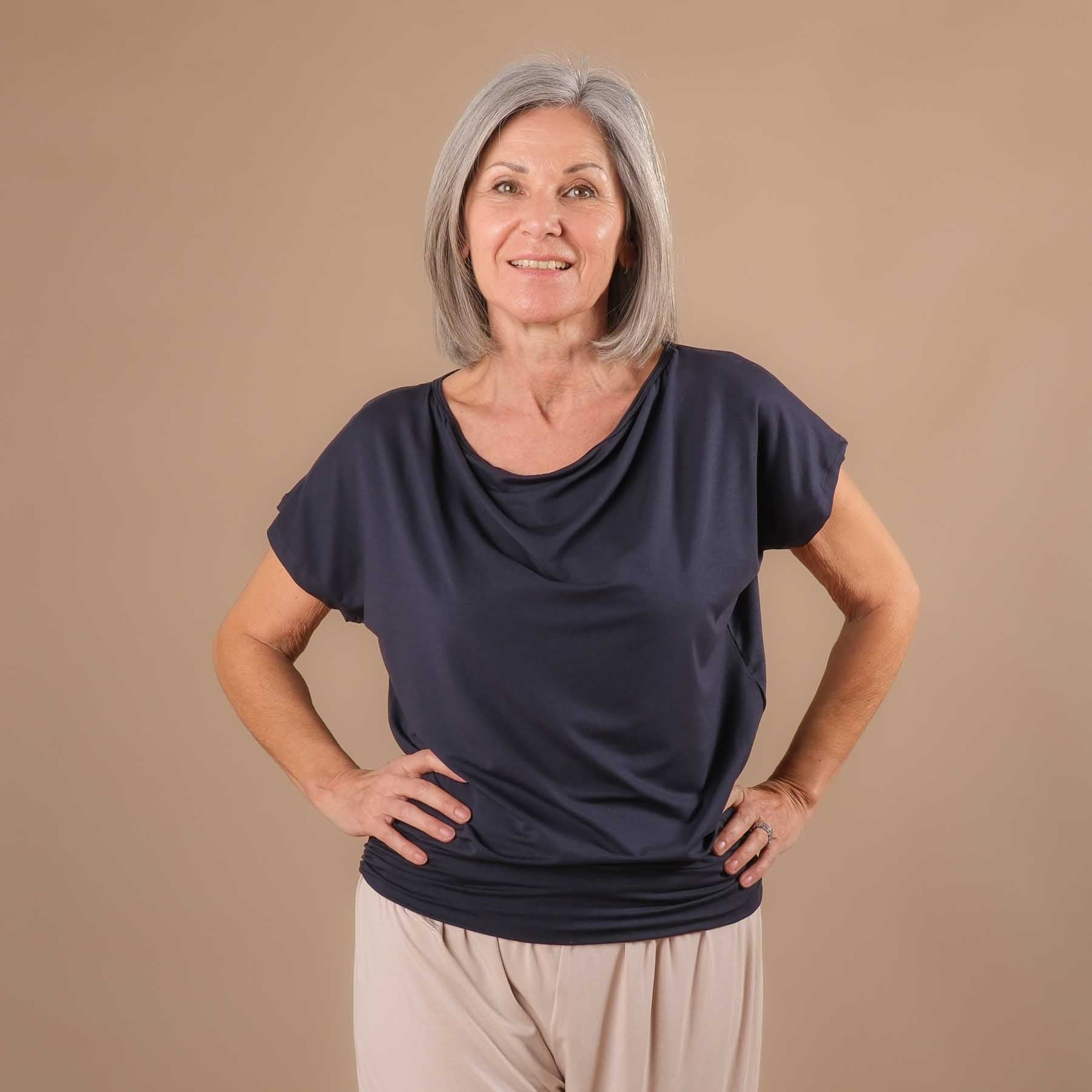 Camicia yoga a cascata, super sostenibile, cucita in Svizzera, blu navy