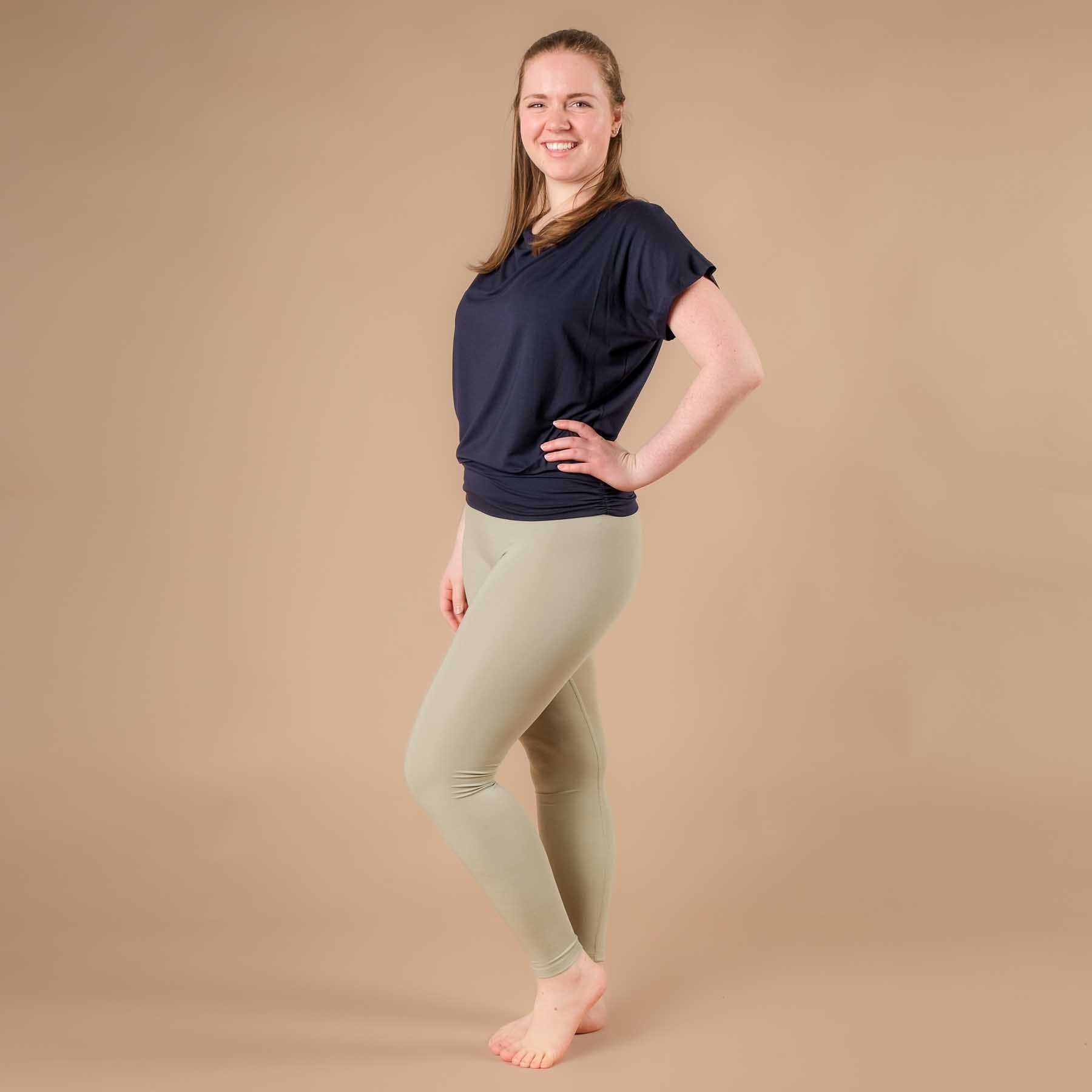 Camicia yoga a cascata, super sostenibile, cucita in Svizzera, blu navy