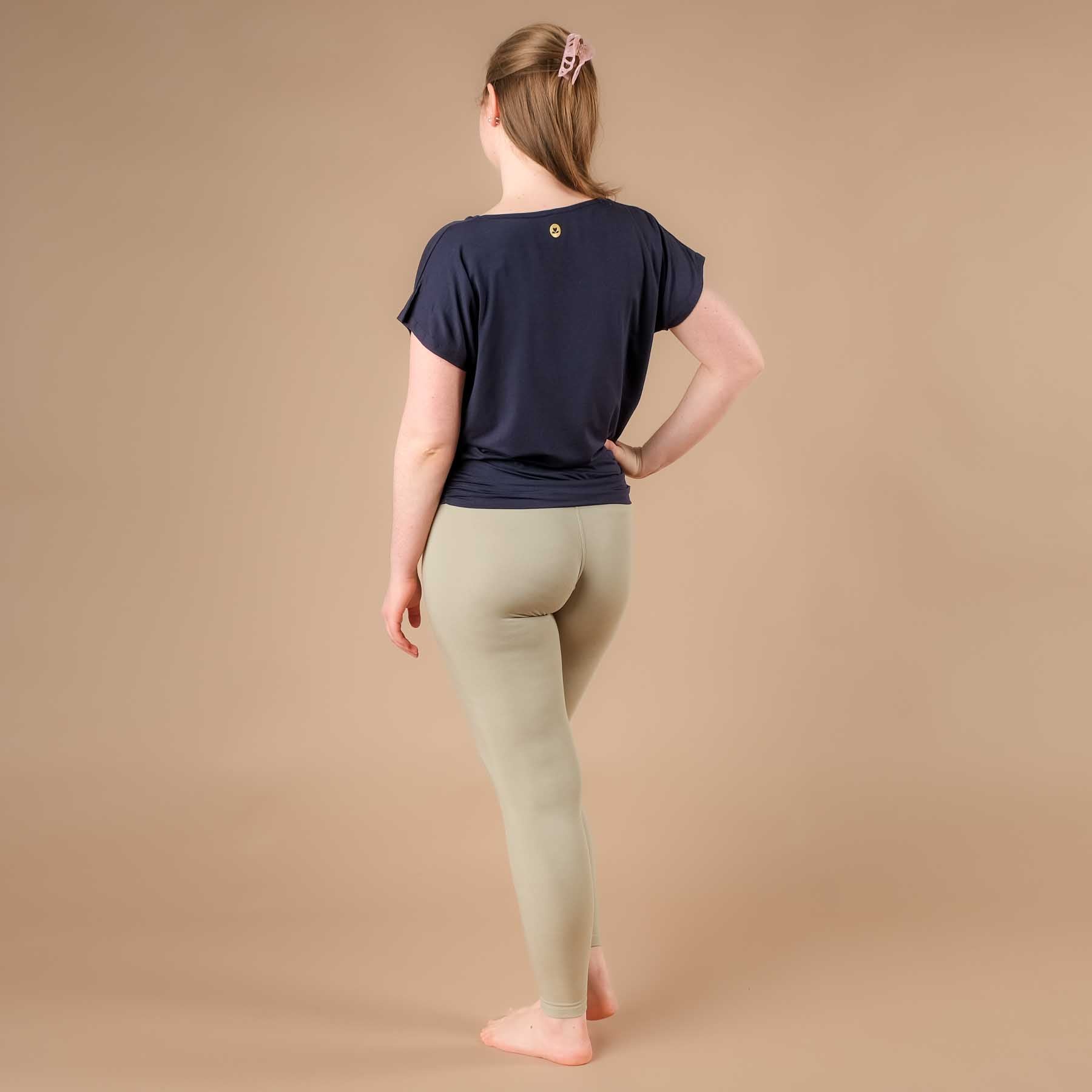 Camicia yoga a cascata, super sostenibile, cucita in Svizzera, blu navy