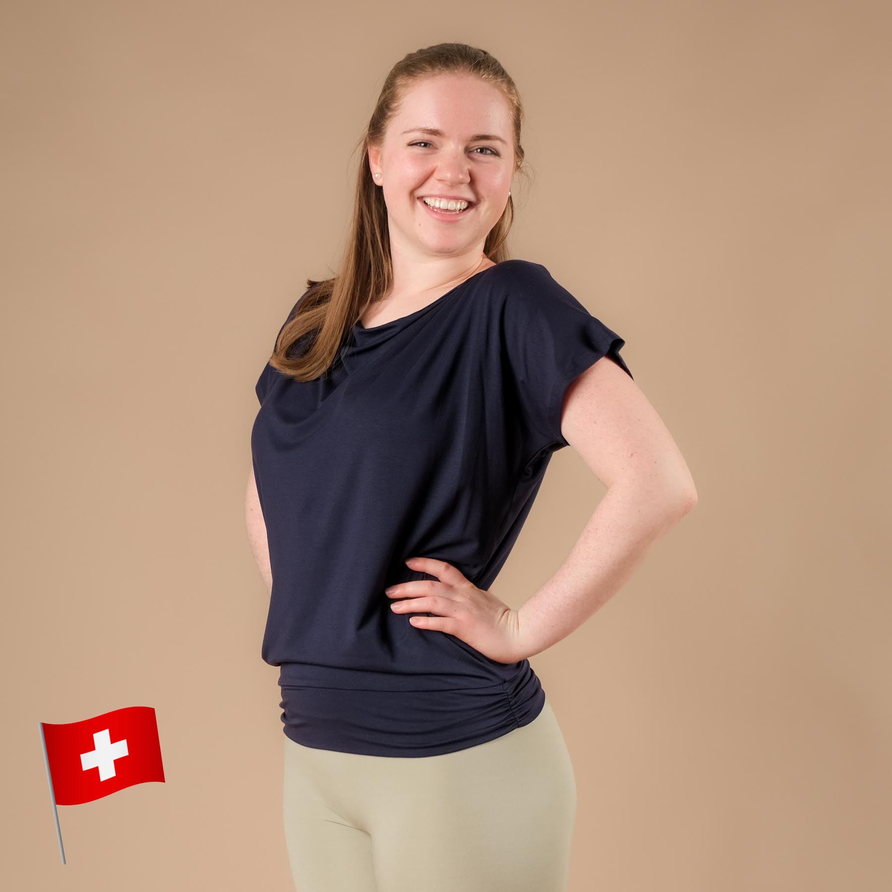 Camicia yoga a cascata, super sostenibile, cucita in Svizzera, blu navy
