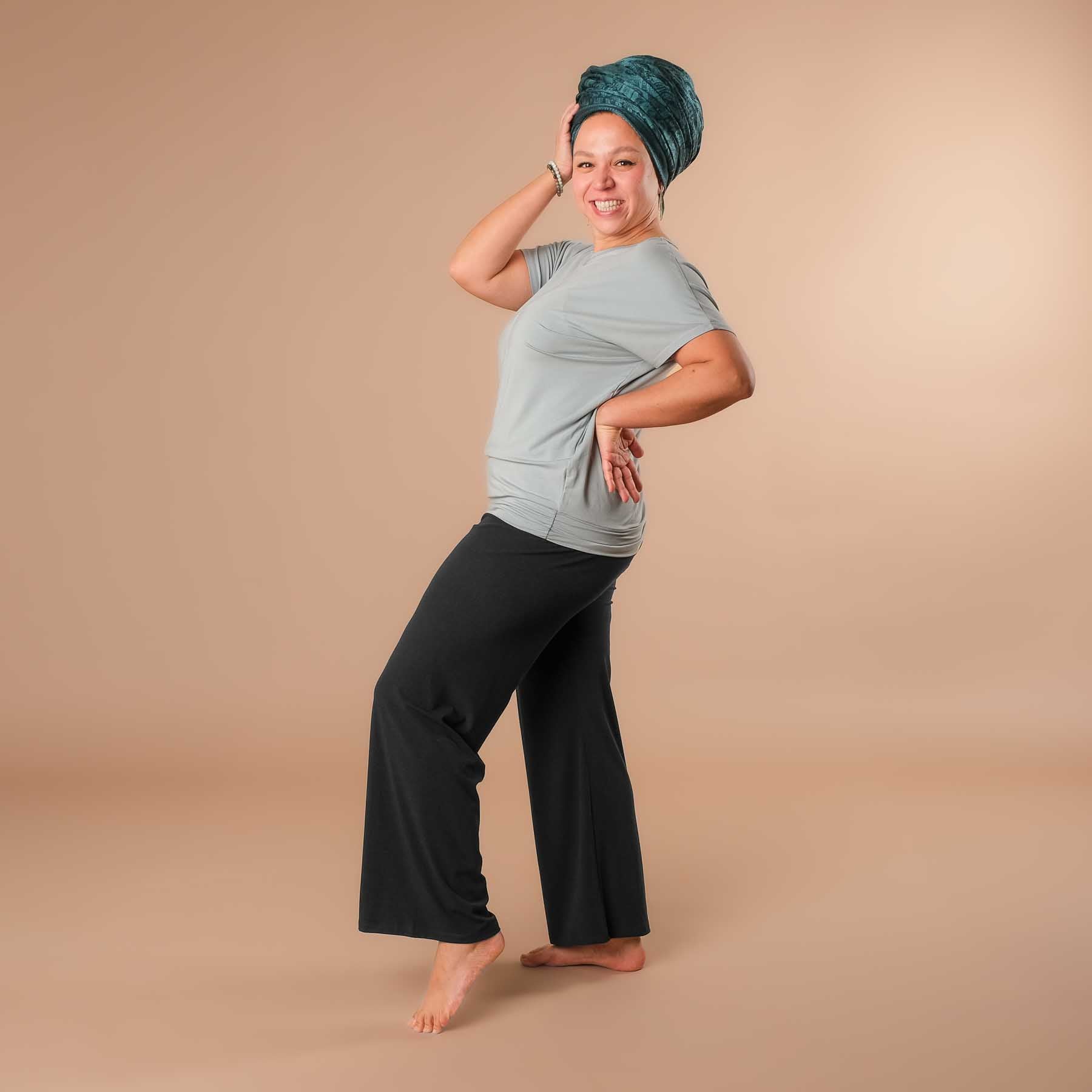 Camicia da yoga Comfy a maniche corte prodotta in Svizzera in modo sostenibile green-water