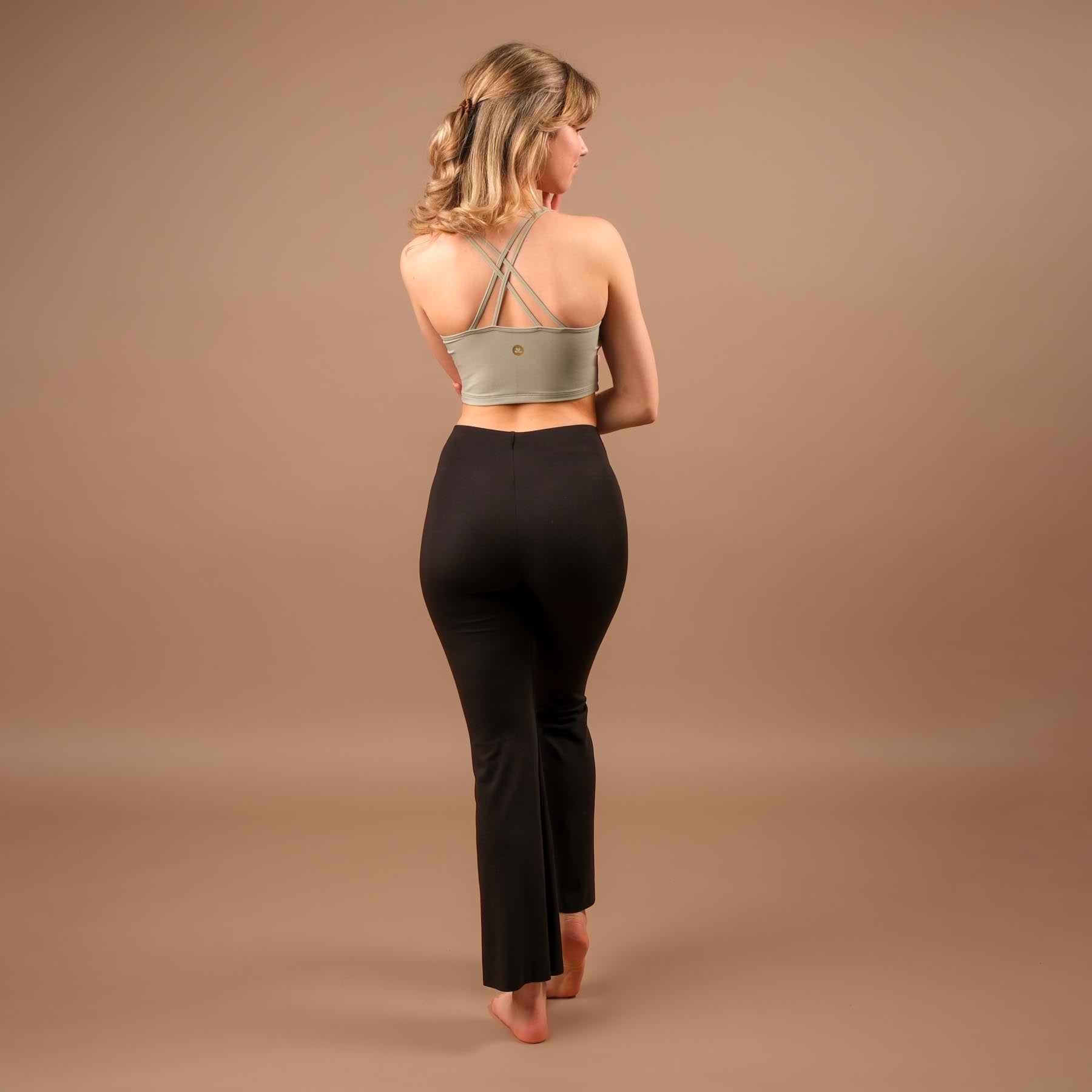 Crop Top Joy da yoga sostenibile con spalline incrociate verde giada