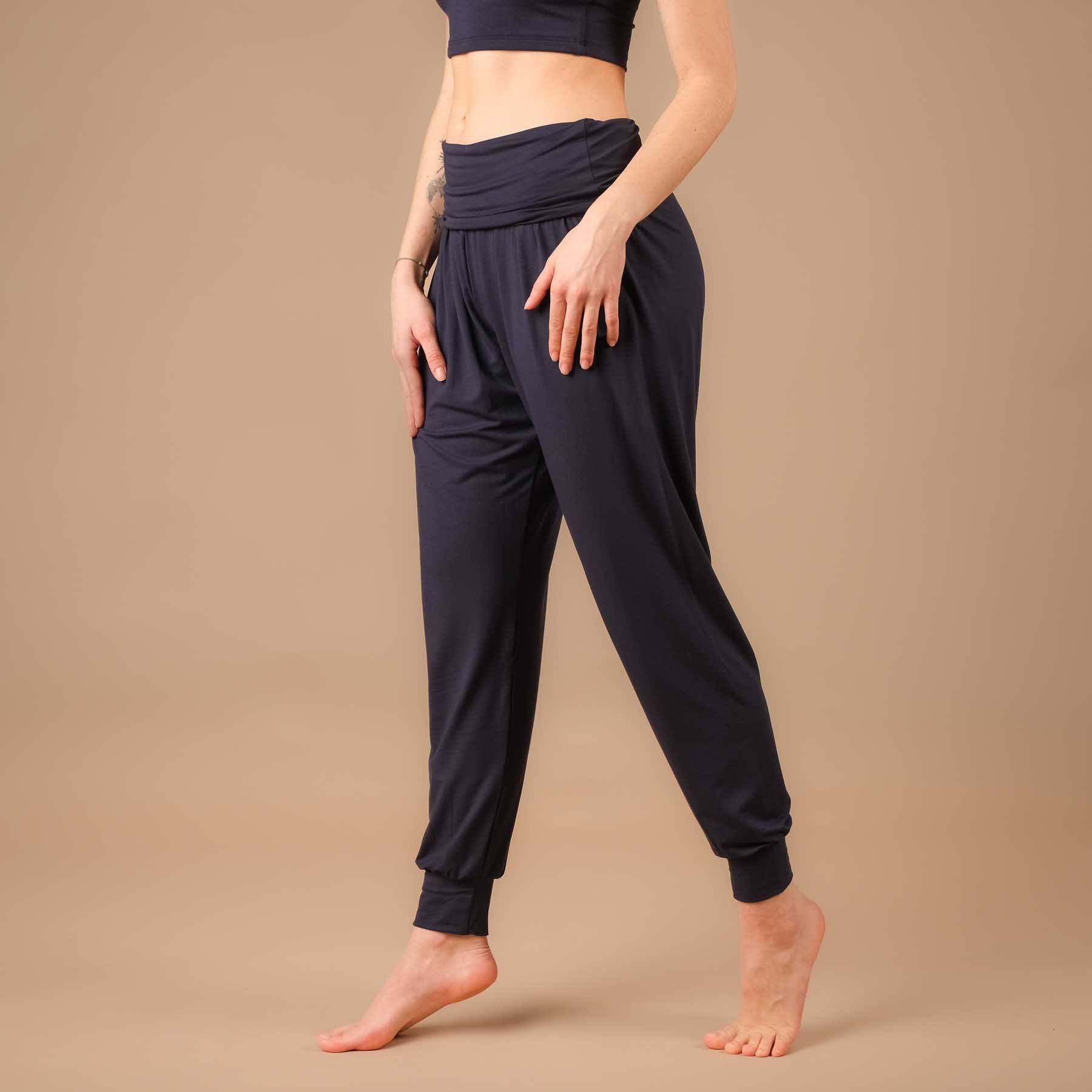 Pantaloni da yoga lunghi Taj Mahal, realizzati in modo sostenibile in Svizzera, colore blu navy