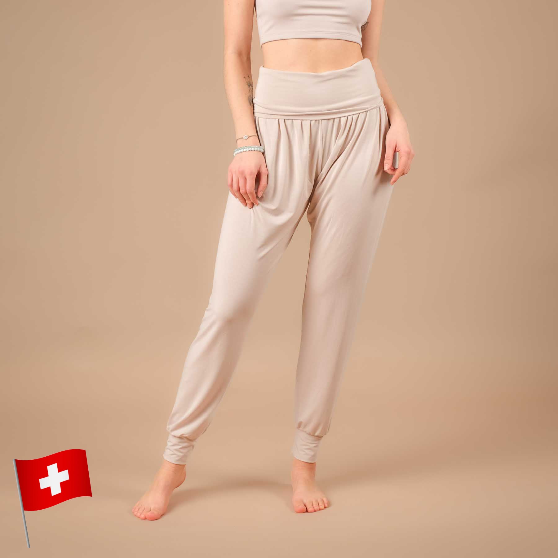Pantaloni da yoga larghi Taj Mahal lunghi realizzati in modo sostenibile in Svizzera sabbia