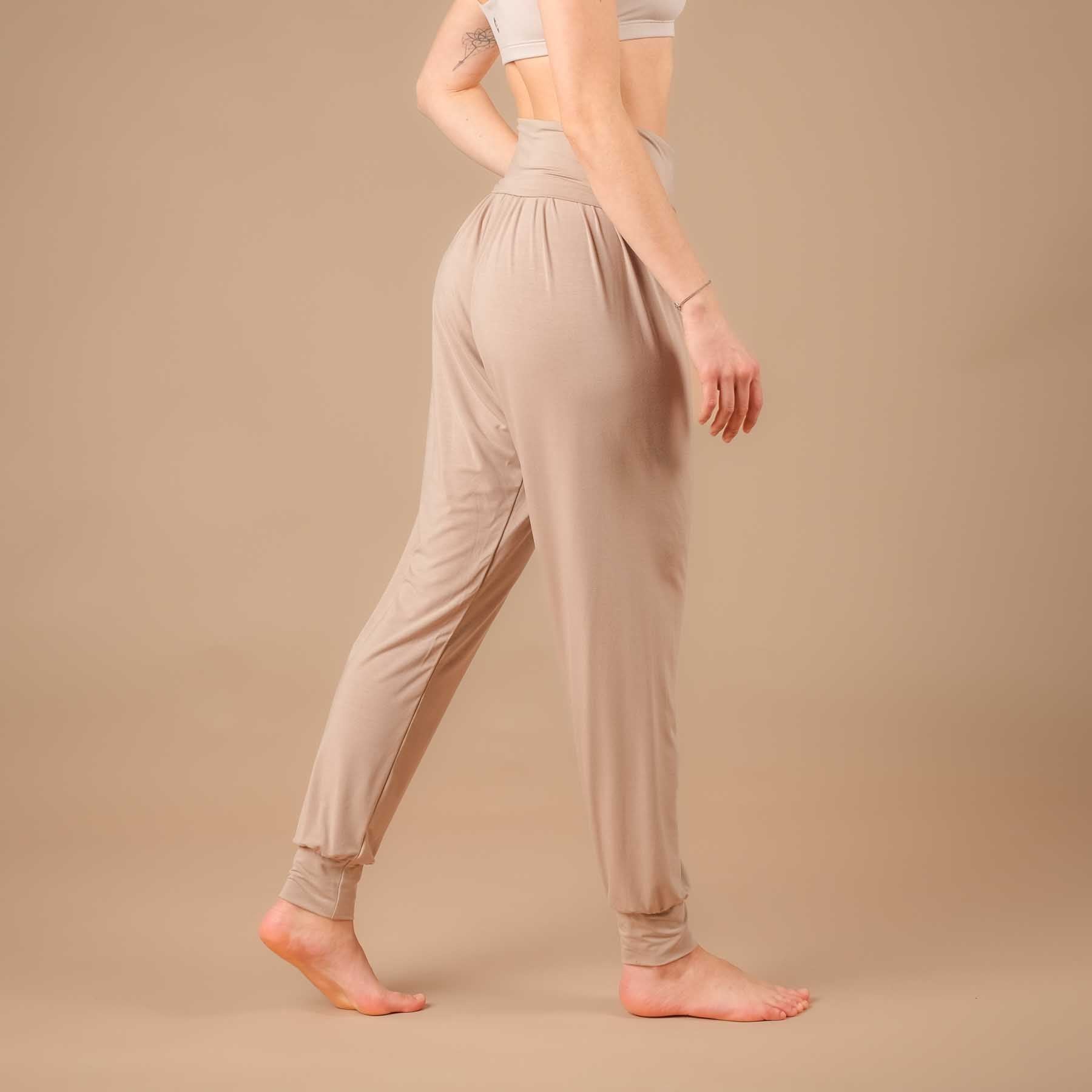 Pantaloni da yoga larghi Taj Mahal lunghi sostenibili made in Switzerland taupe