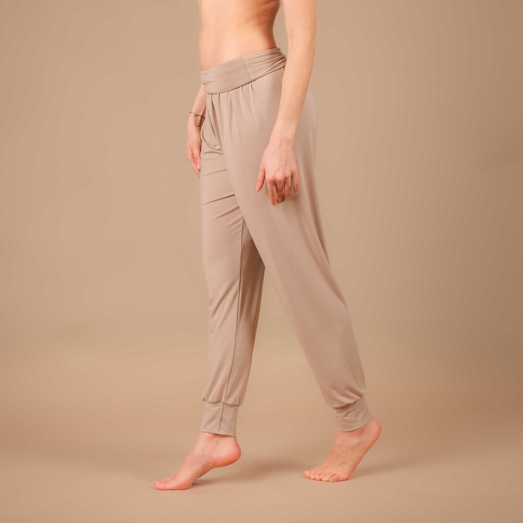Pantaloni da yoga larghi Taj Mahal lunghi sostenibili made in Switzerland taupe