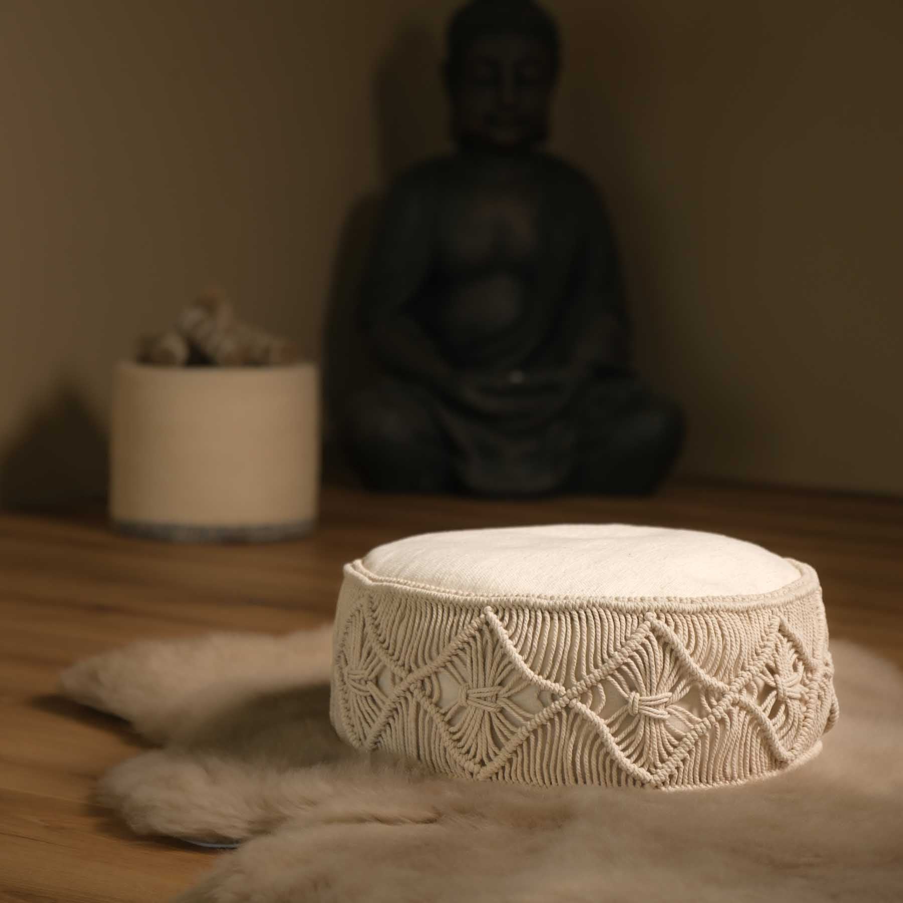 Cuscino da meditazione annodato a mano in macramè