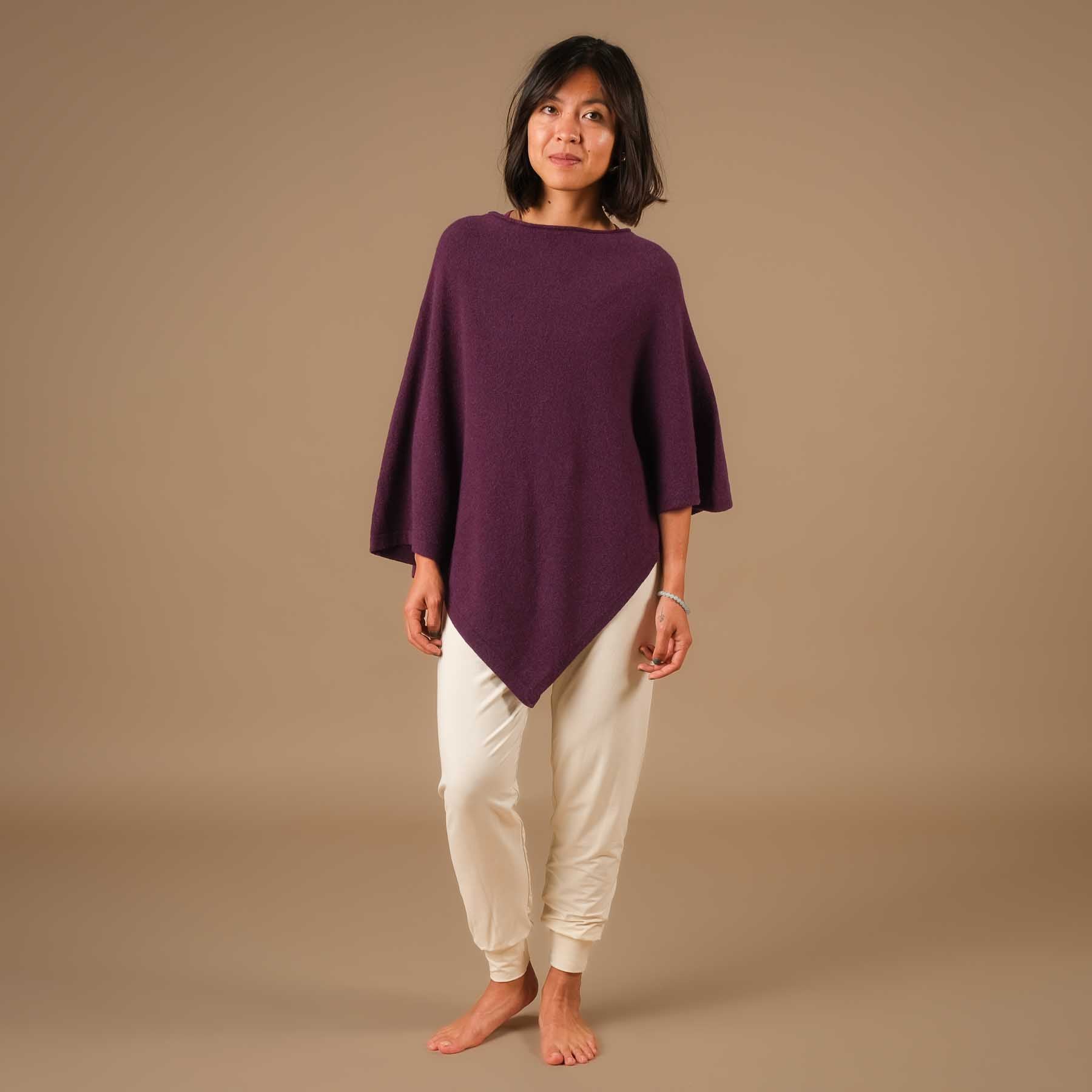 Poncho in cashmere sostenibile melanzana