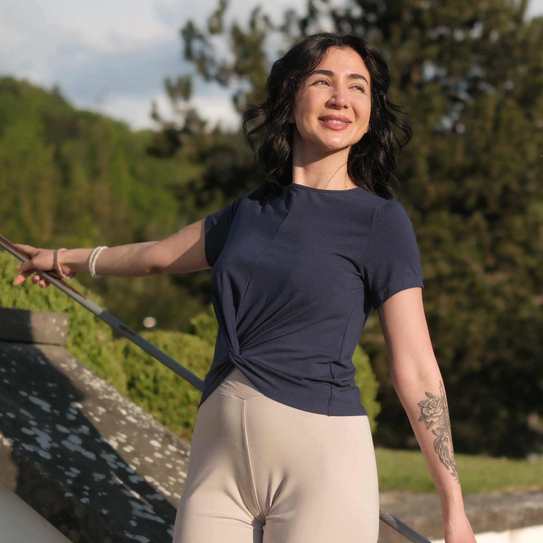 Top Twist da yoga Classy a maniche corte navy