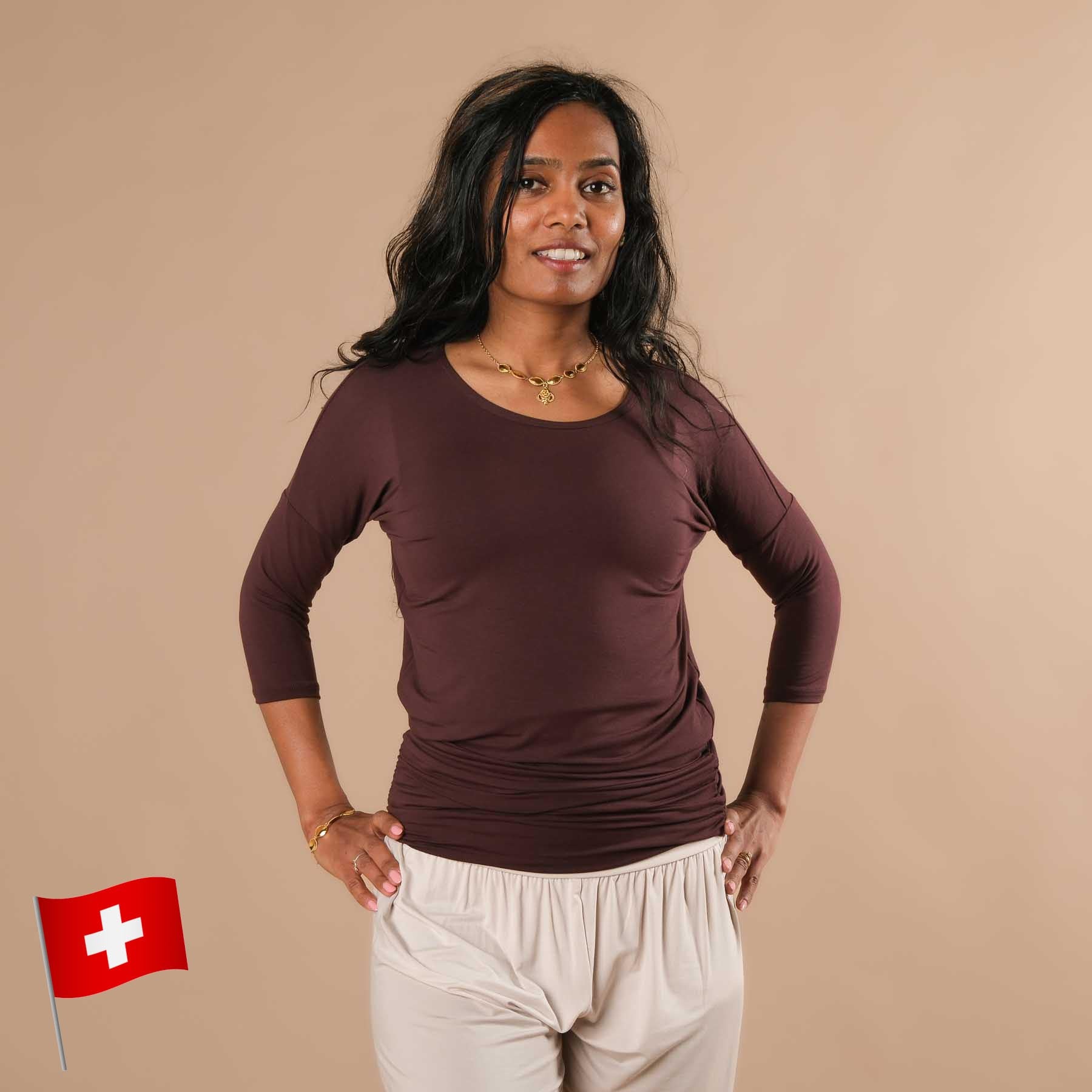 Camicia da yoga Comoda manica 3/4, made in Switzerland, tessuto morbidissimo, melanzana