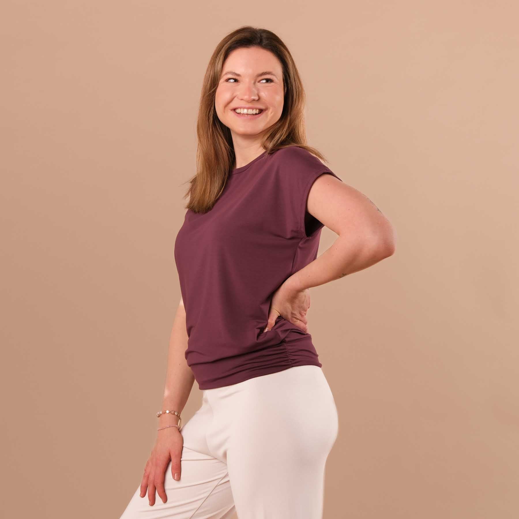 Camicia yoga Comfy manica corta made in Switzerland sostenibile berry