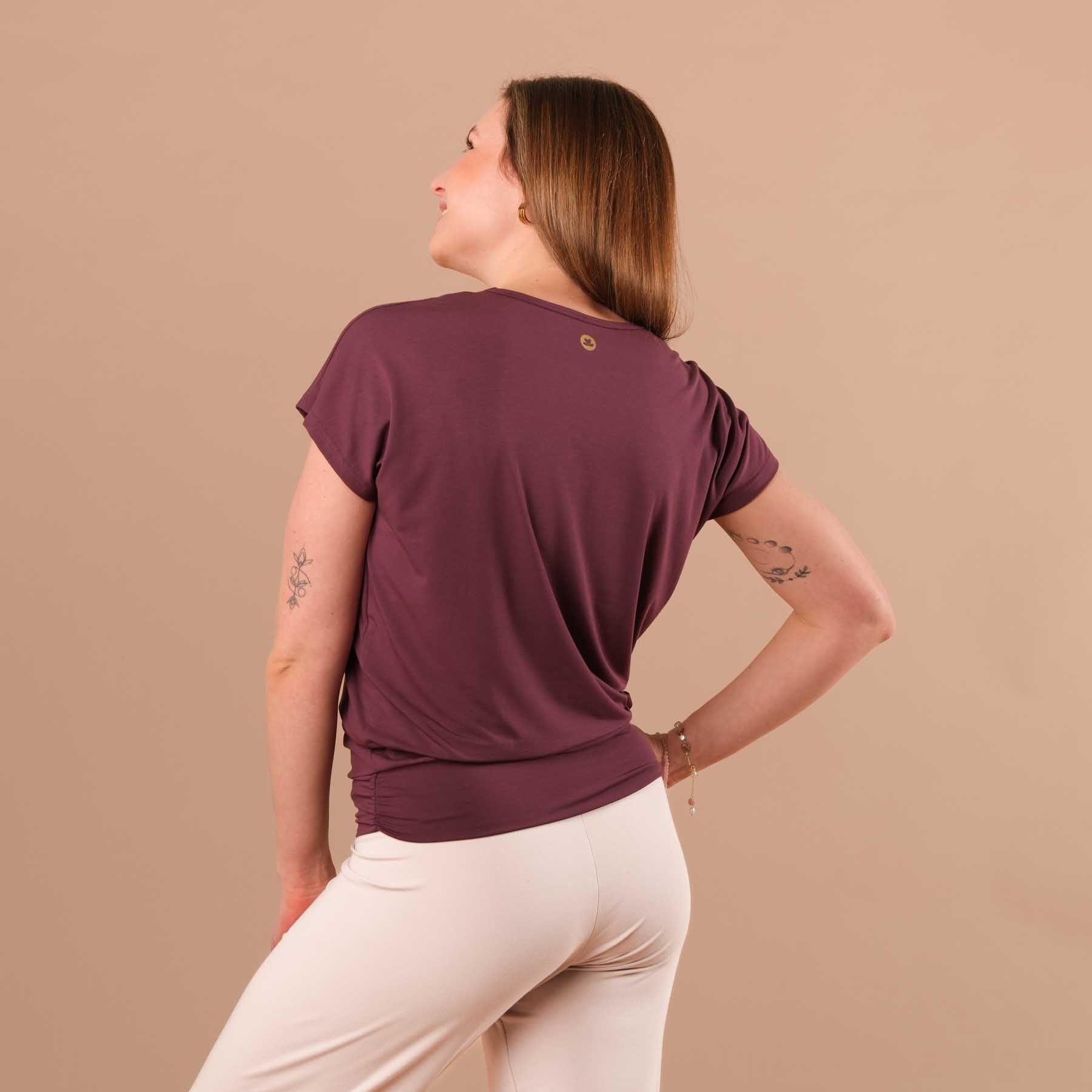 Camicia yoga Comfy manica corta made in Switzerland sostenibile berry