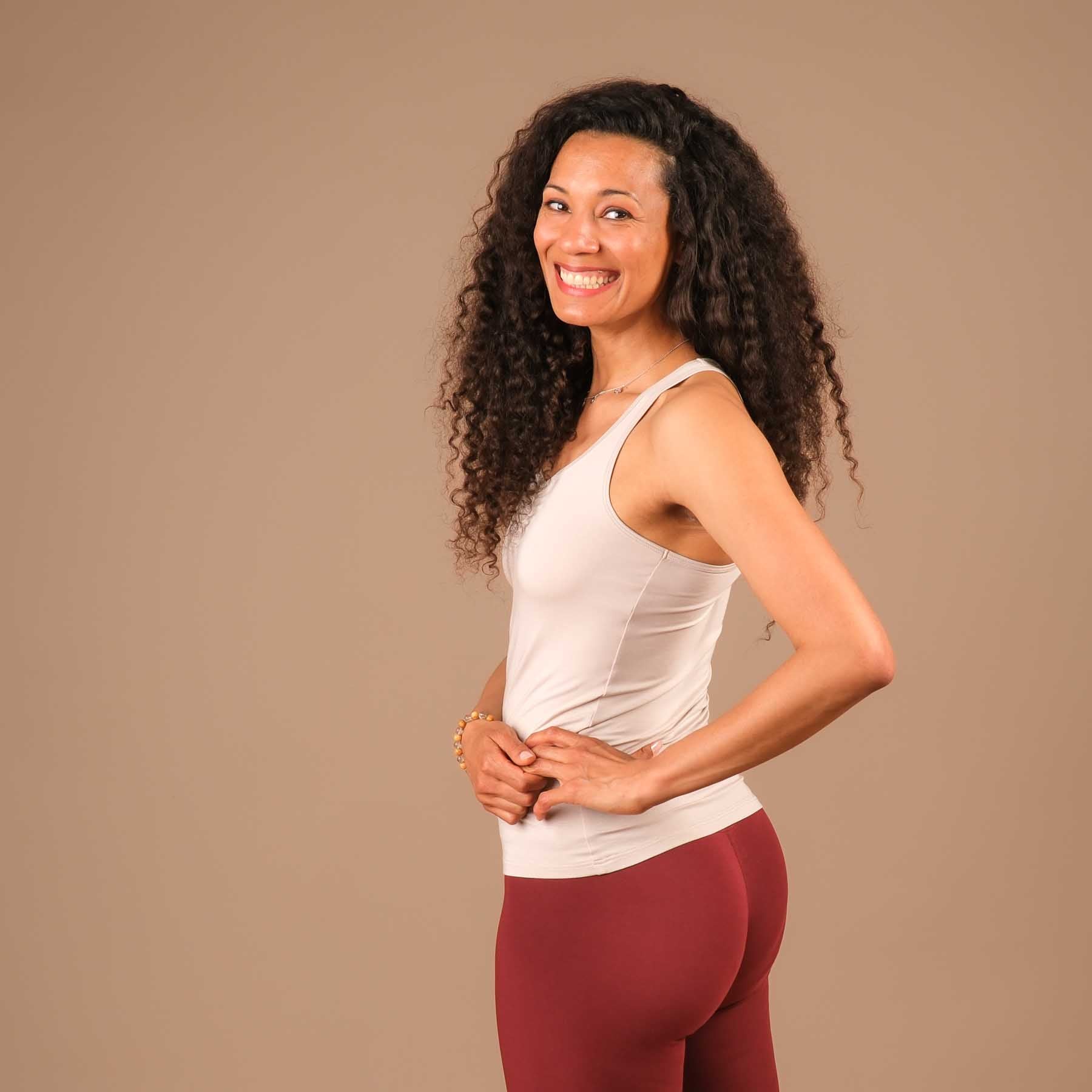 Canotta yoga sostenibile Comfy gathered black made in Switzerland sand
