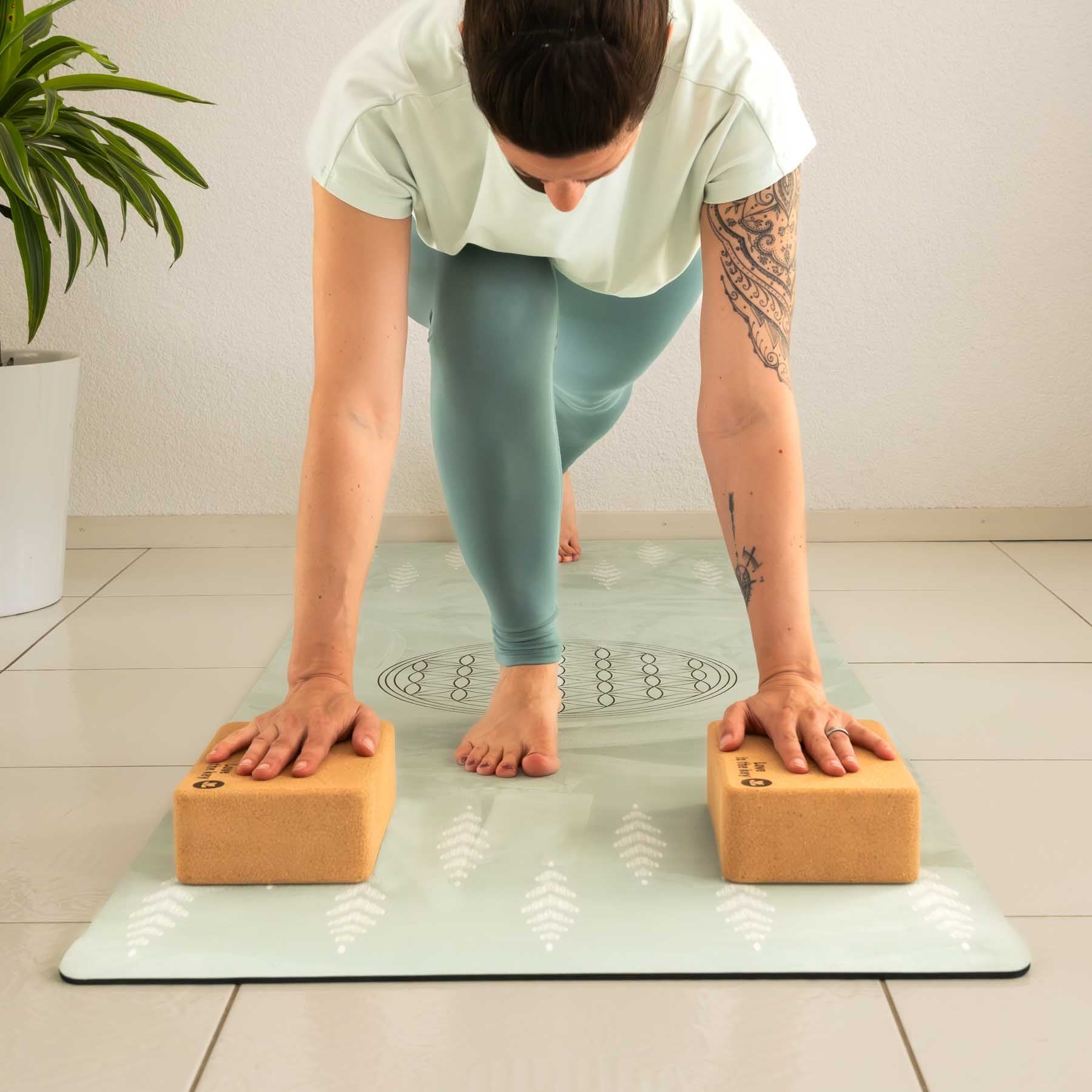 Blocco da yoga realizzato in sughero sostenibile LOVE IST THE KEY