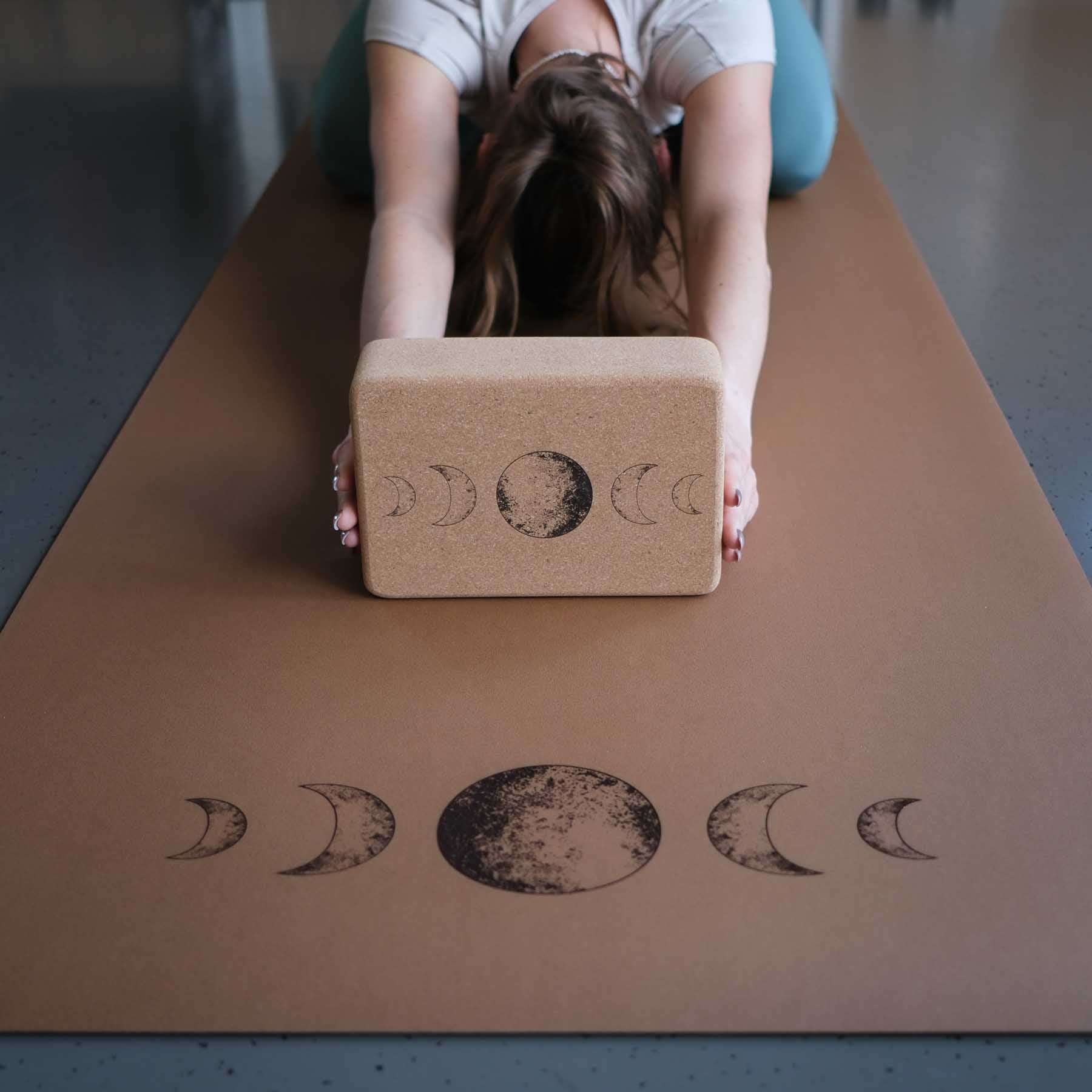 Tappetino da yoga SuperGrip molto antiscivolo in gomma naturale sostenibile nel colore caffè