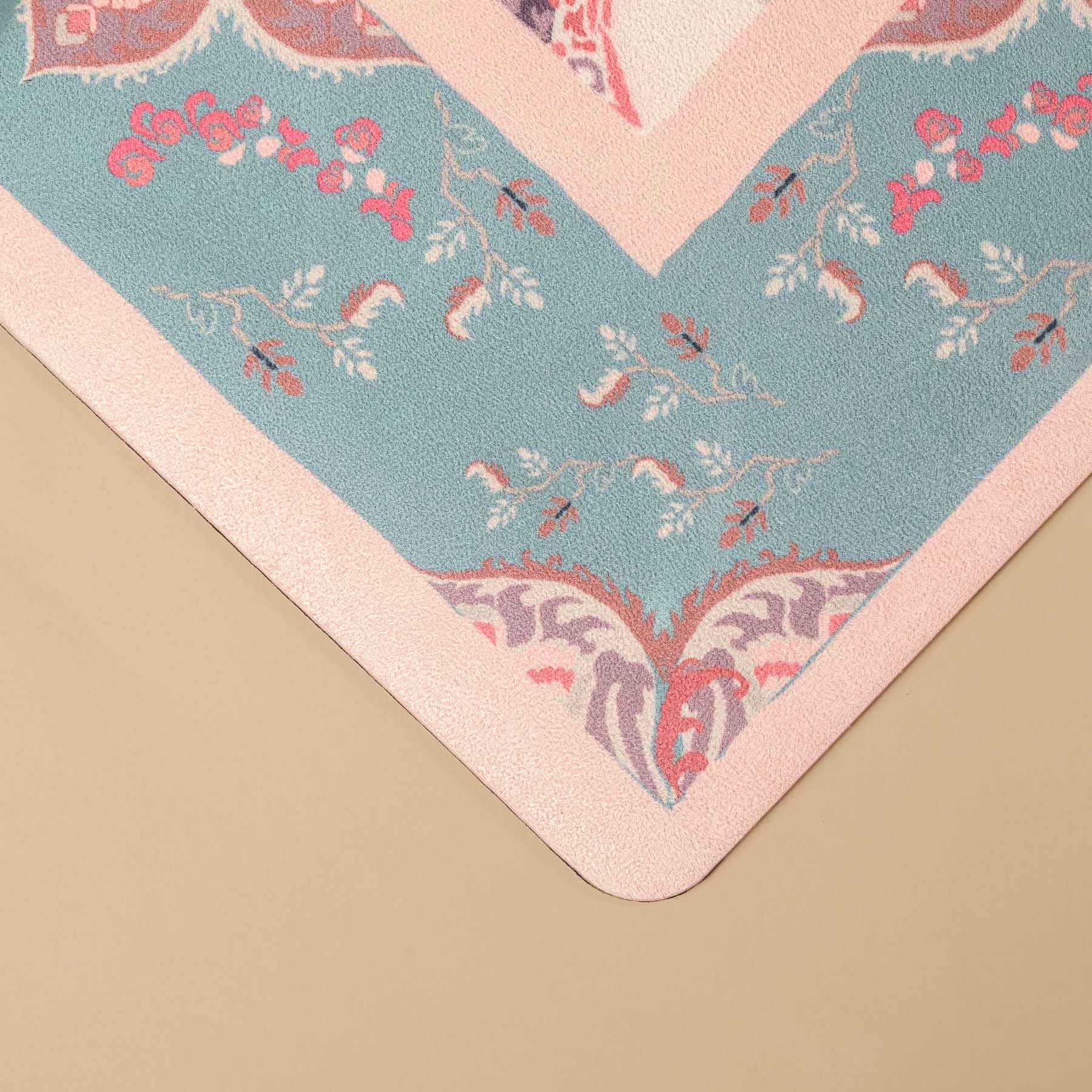 Tappetino yoga Marrakesh in velluto con splendido motivo floreale