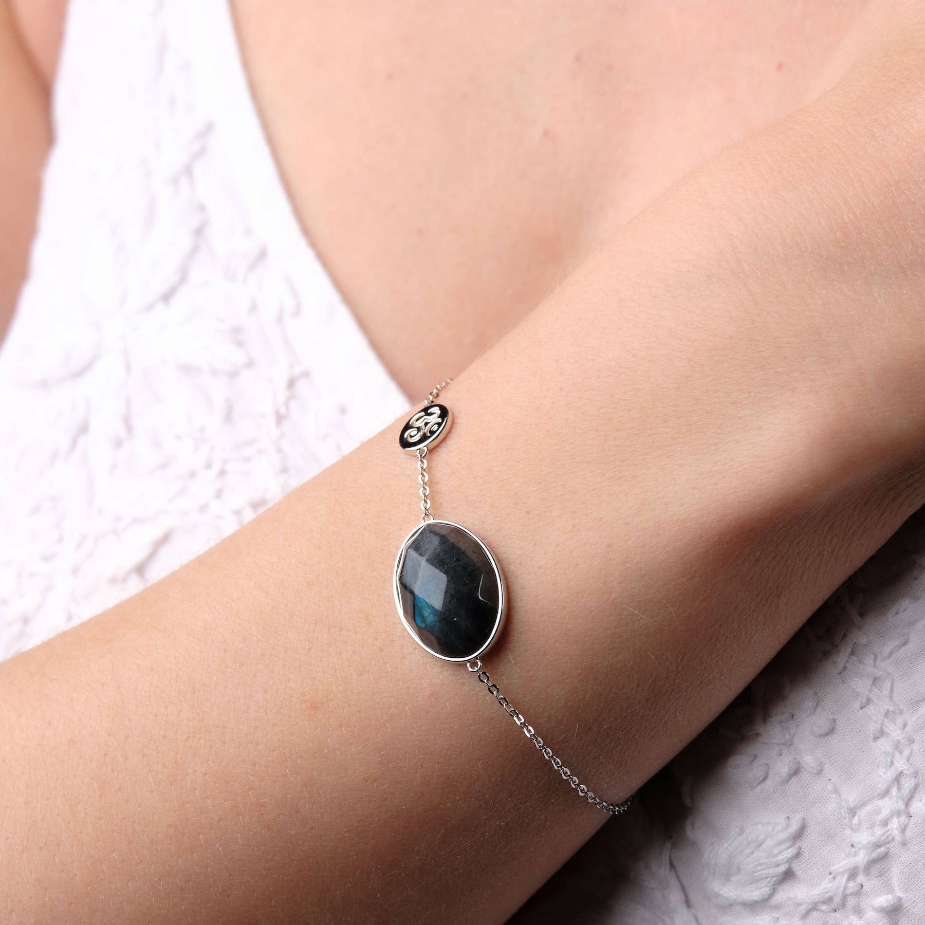 Bracciale con labradorite in argento con simbolo OM