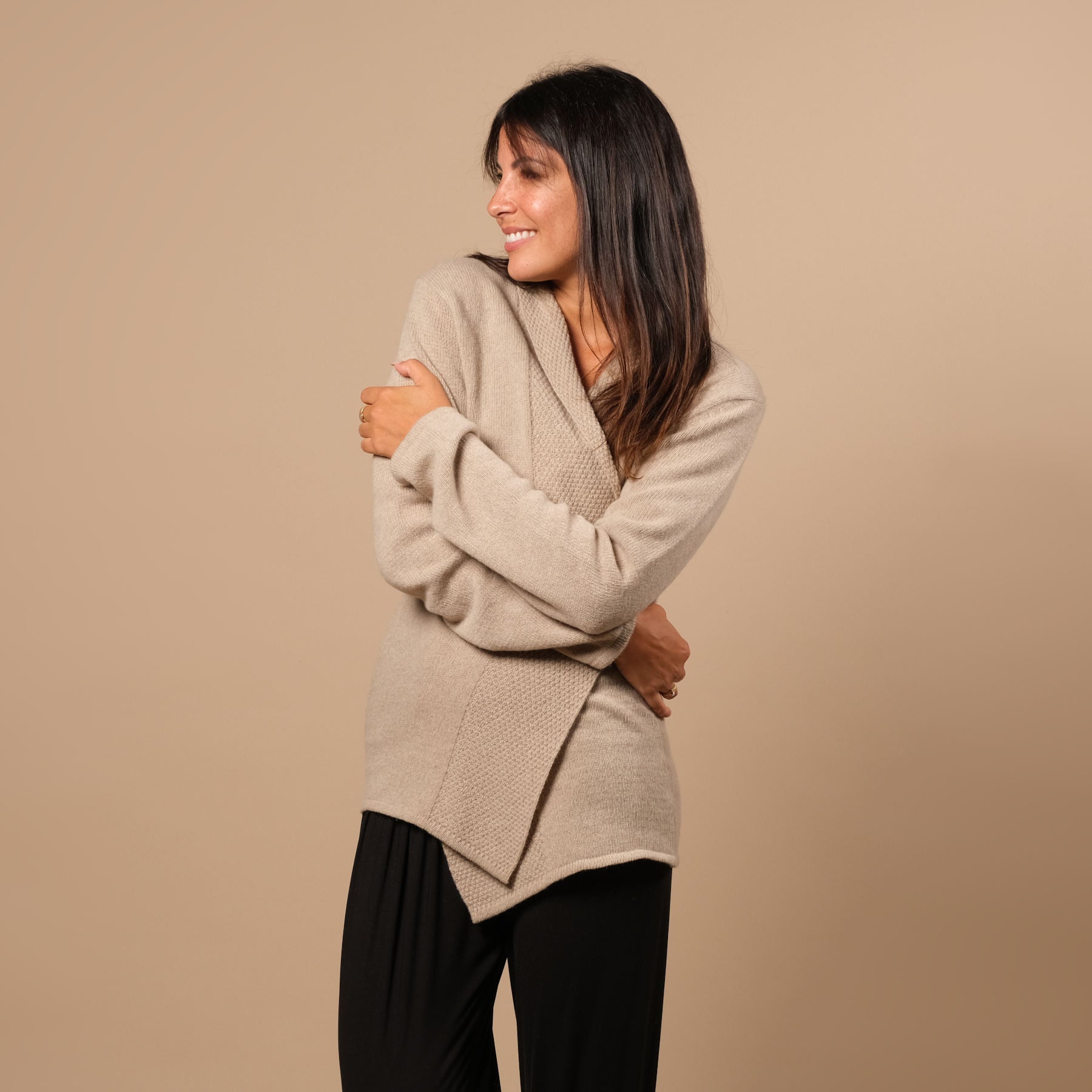 Cardigan in cashmere merino, cardigan da yoga, sostenibile, beige elegante