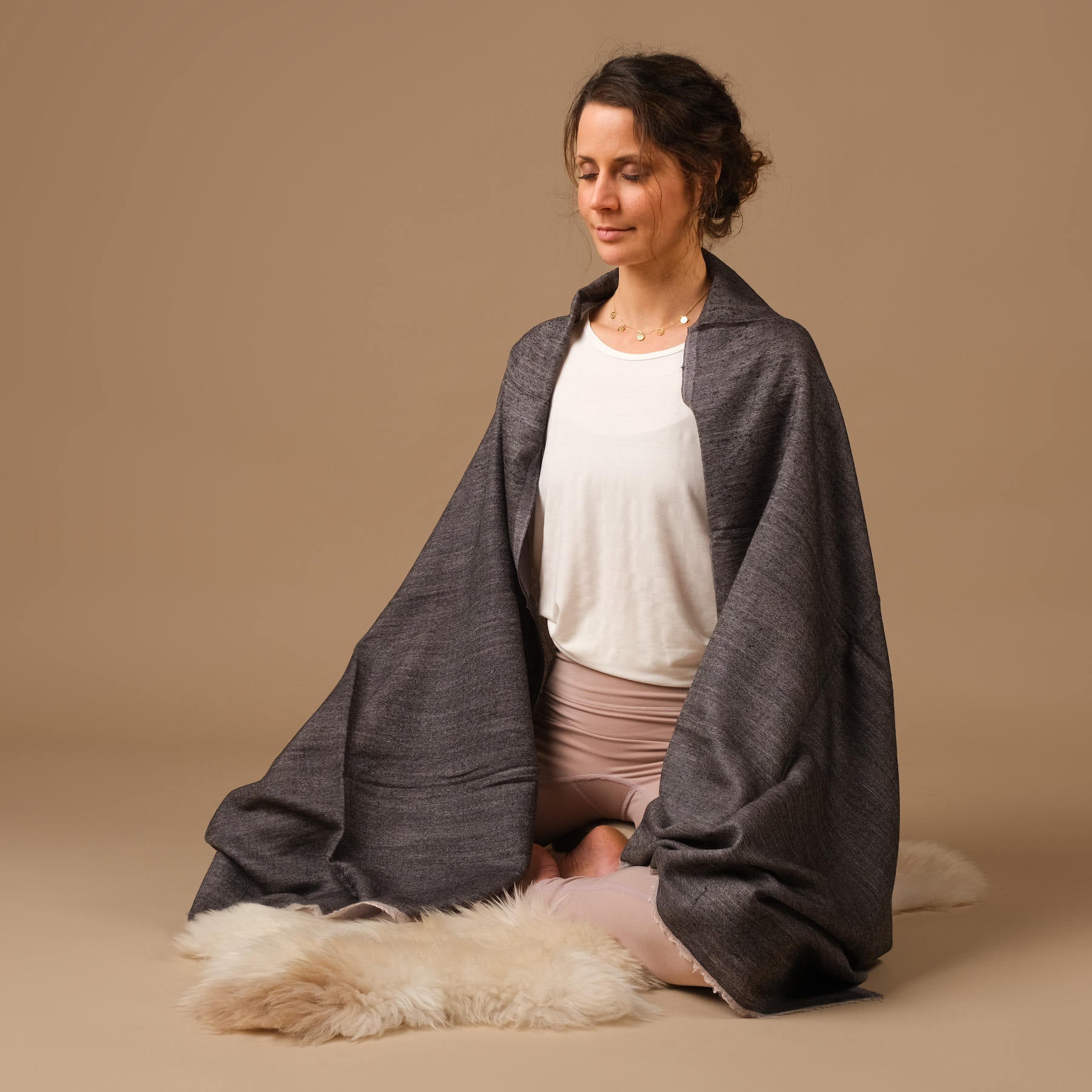 Scialle Meditation in lana fine antracite doppio