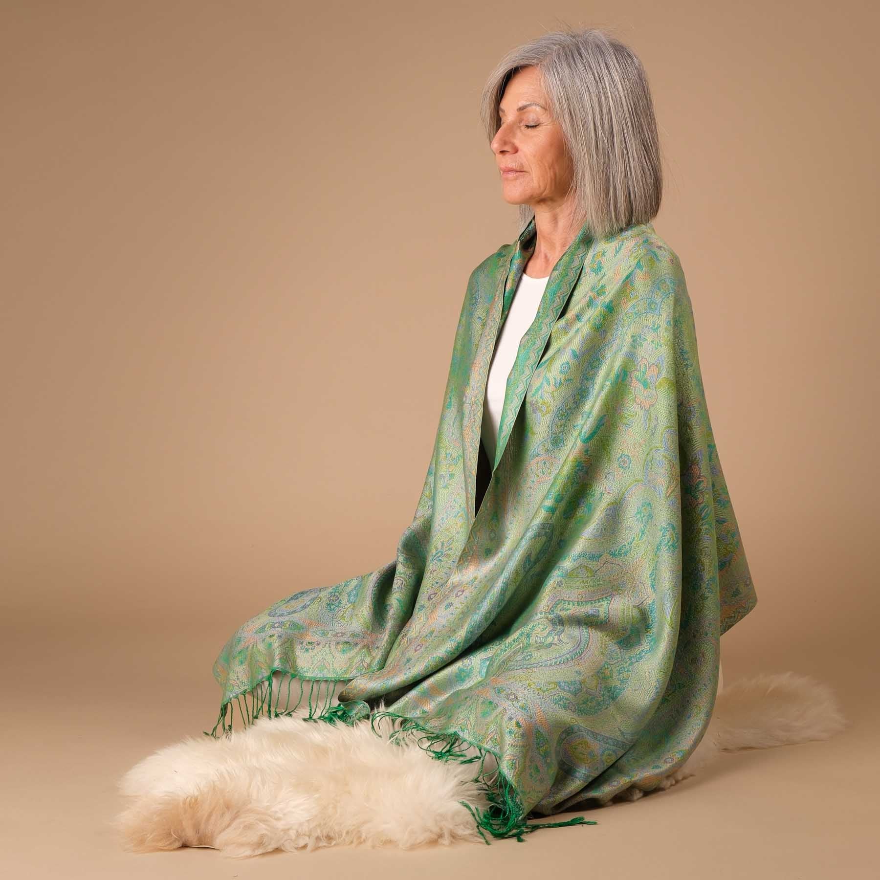 Scialle da meditazione in seta Amazon