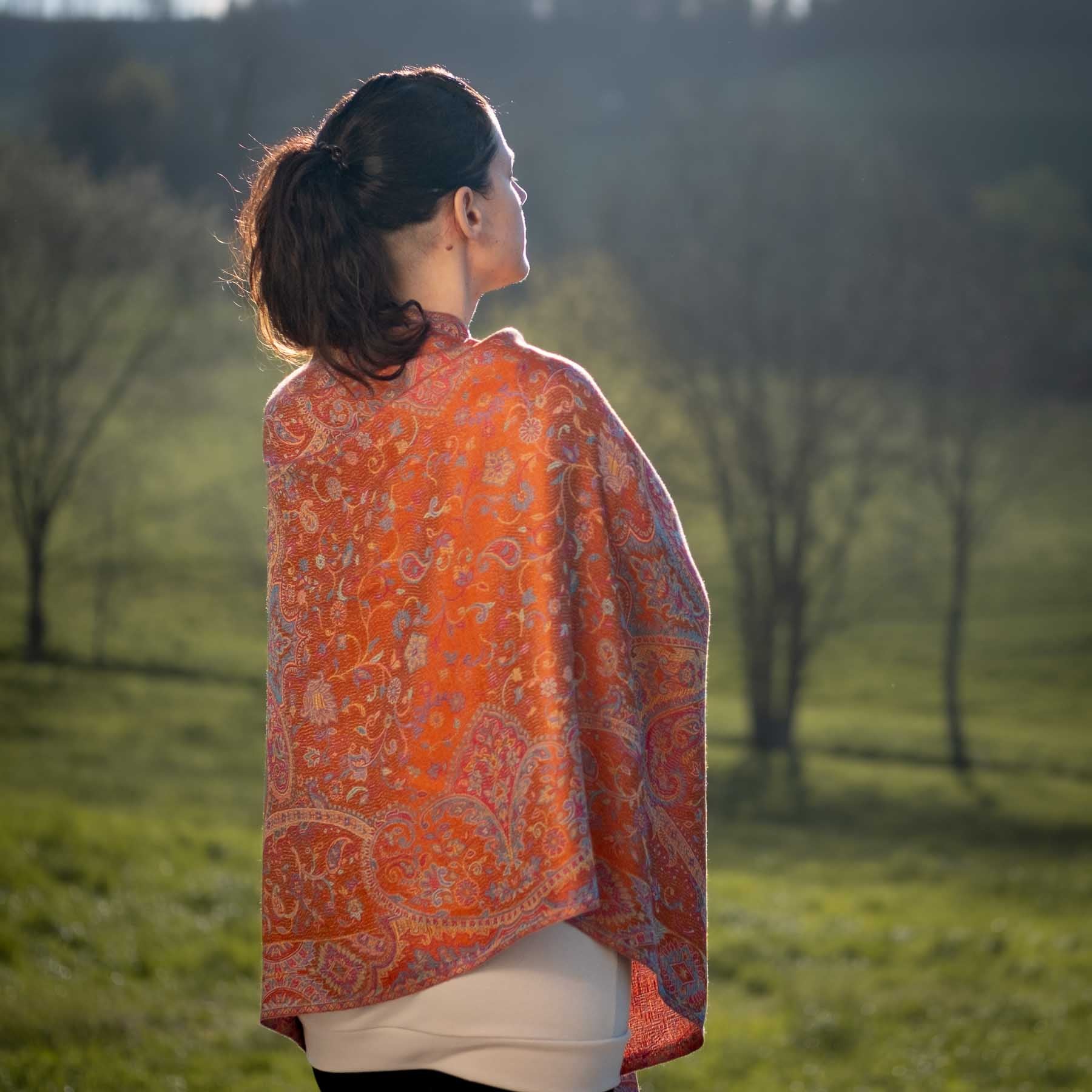 Sciarpa di seta con ornamenti indiani Aurora arancione