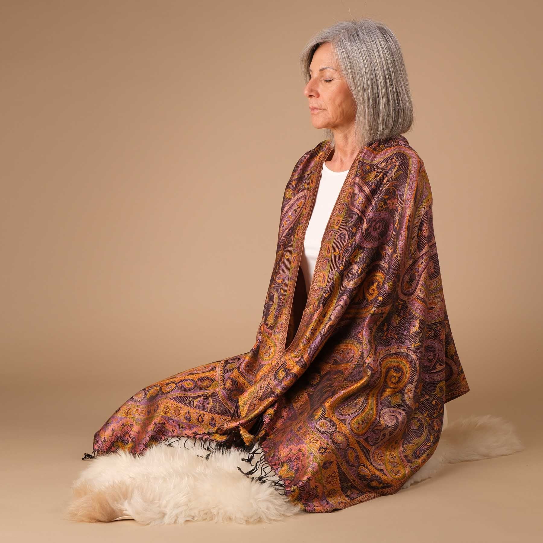 Scialle da meditazione in seta con ornamenti indiani Felicita