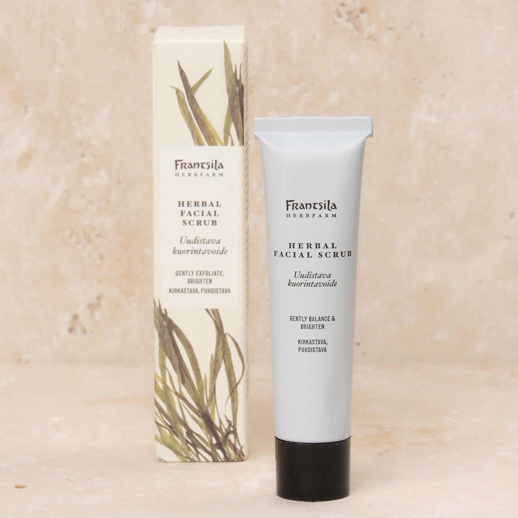 La crema peeling naturale alle erbe Midsummer Rose di Frantsila è adatta a tutti i tipi di pelle. Le diatomee marine macinate molto finemente e l'estratto di papaia rimuovono delicatamente le particelle morte della pelle e la liberano dalle impurità.