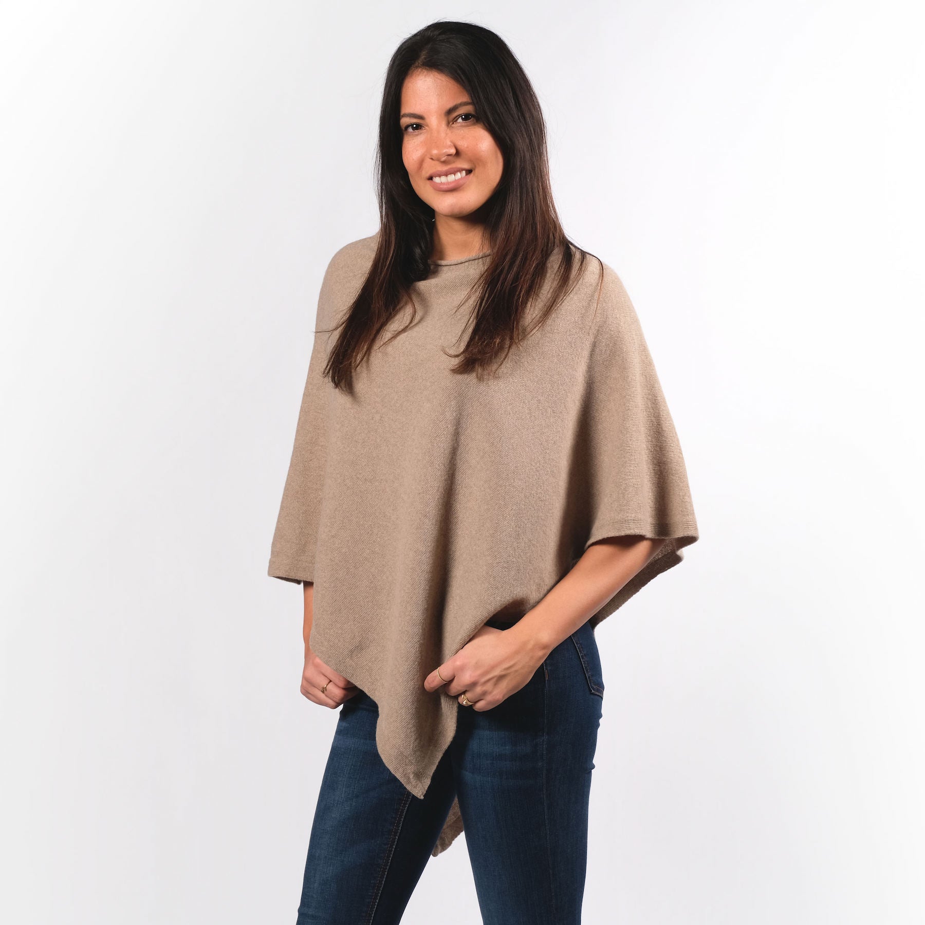 Poncho in cashmere sostenibile beige