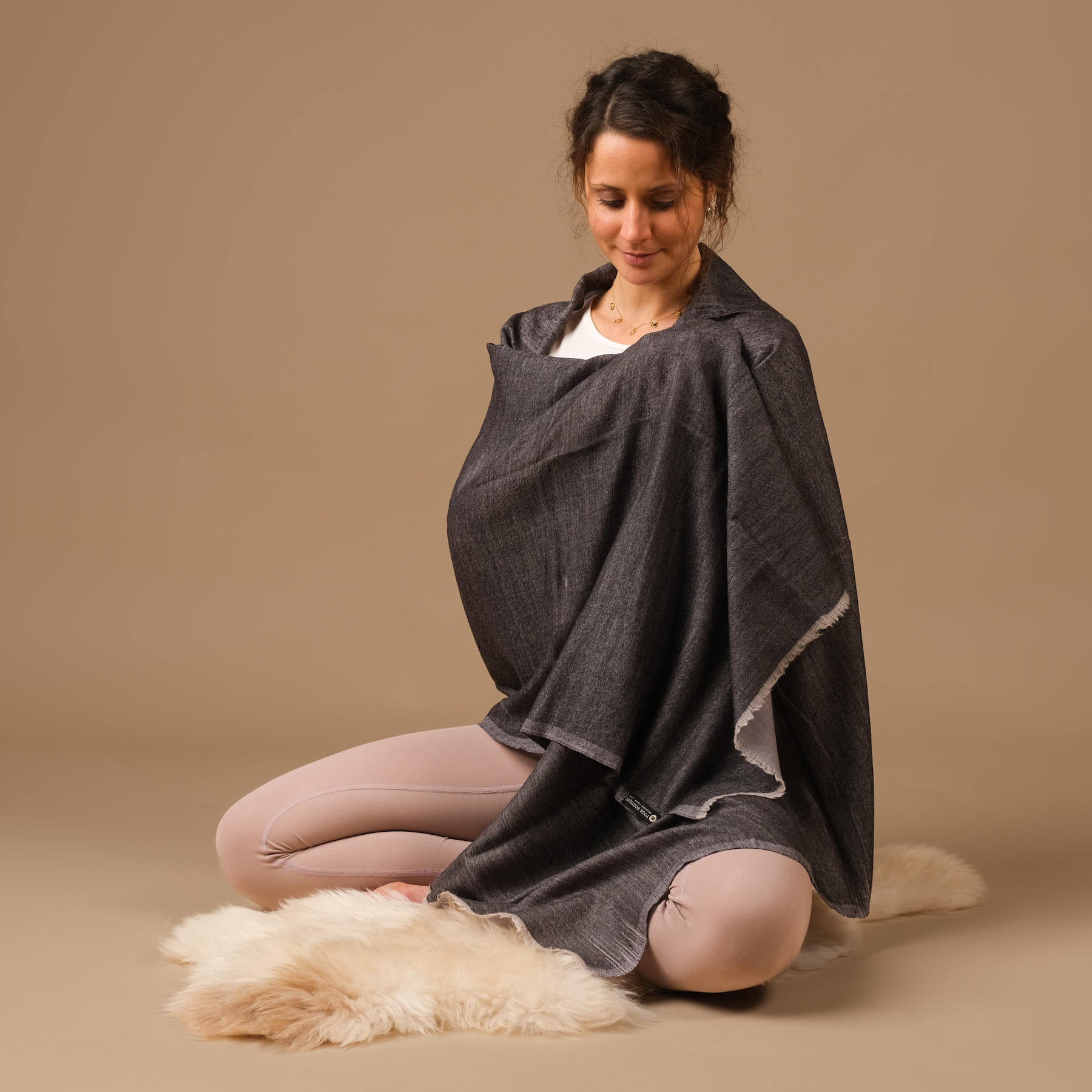 Scialle Meditation in lana fine antracite doppio