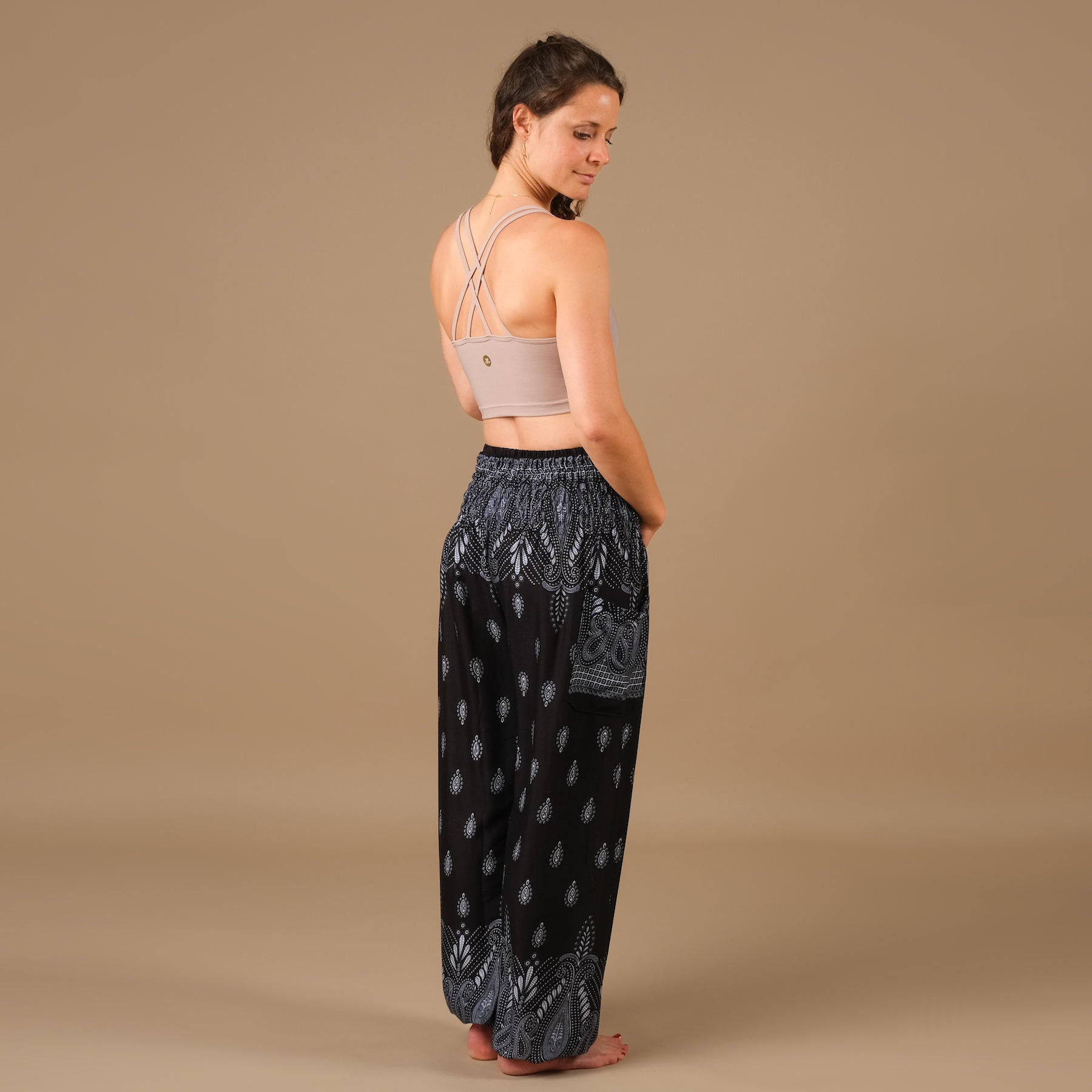 Abiti da yoga Crop Top Joy mocca realizzati in tessuto sostenibile e prodotti in Svizzera