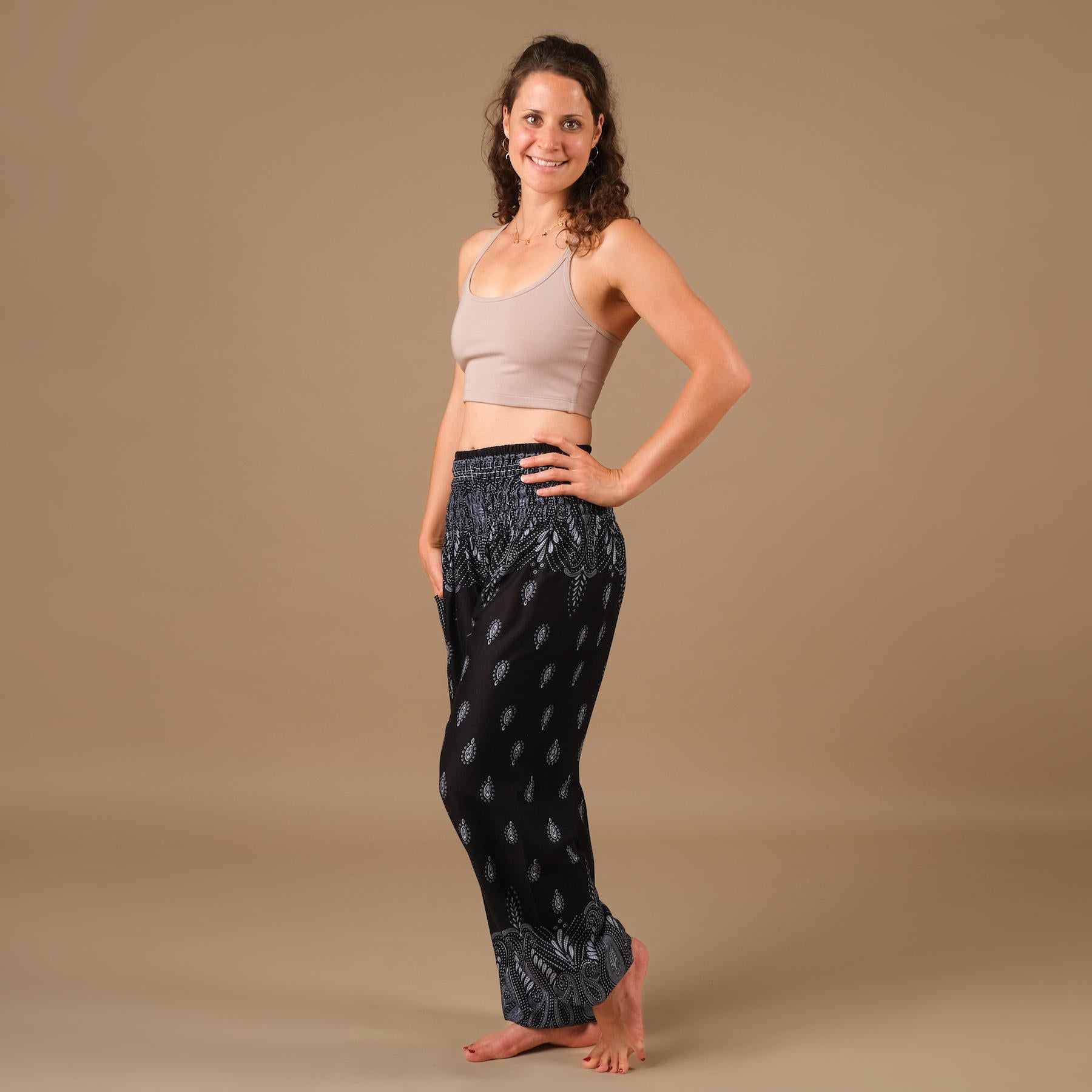 Abiti da yoga Crop Top Joy mocca realizzati in tessuto sostenibile e prodotti in Svizzera
