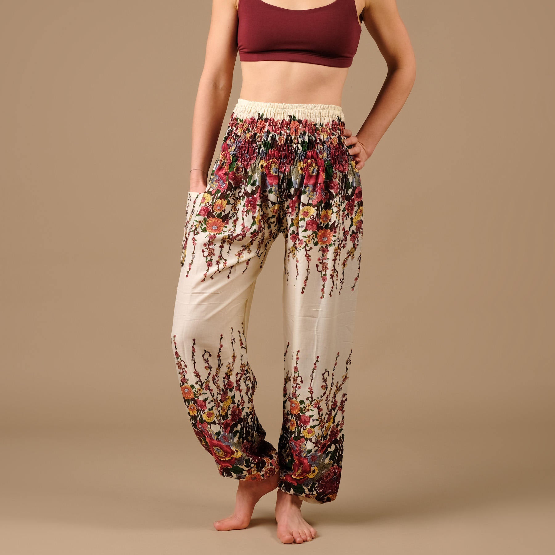 Pantaloni yoga harem bianco piuma