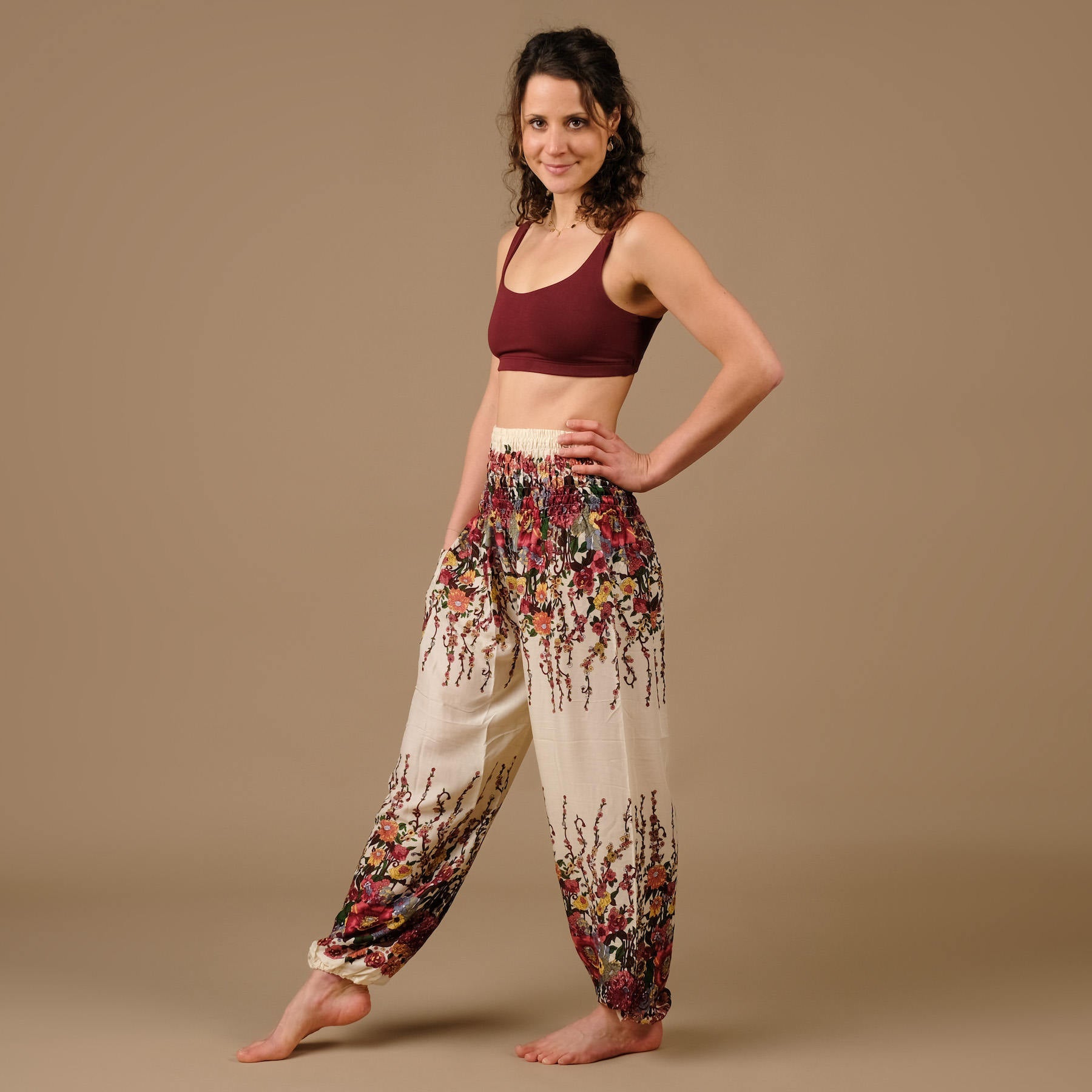 Pantaloni yoga harem bianco piuma