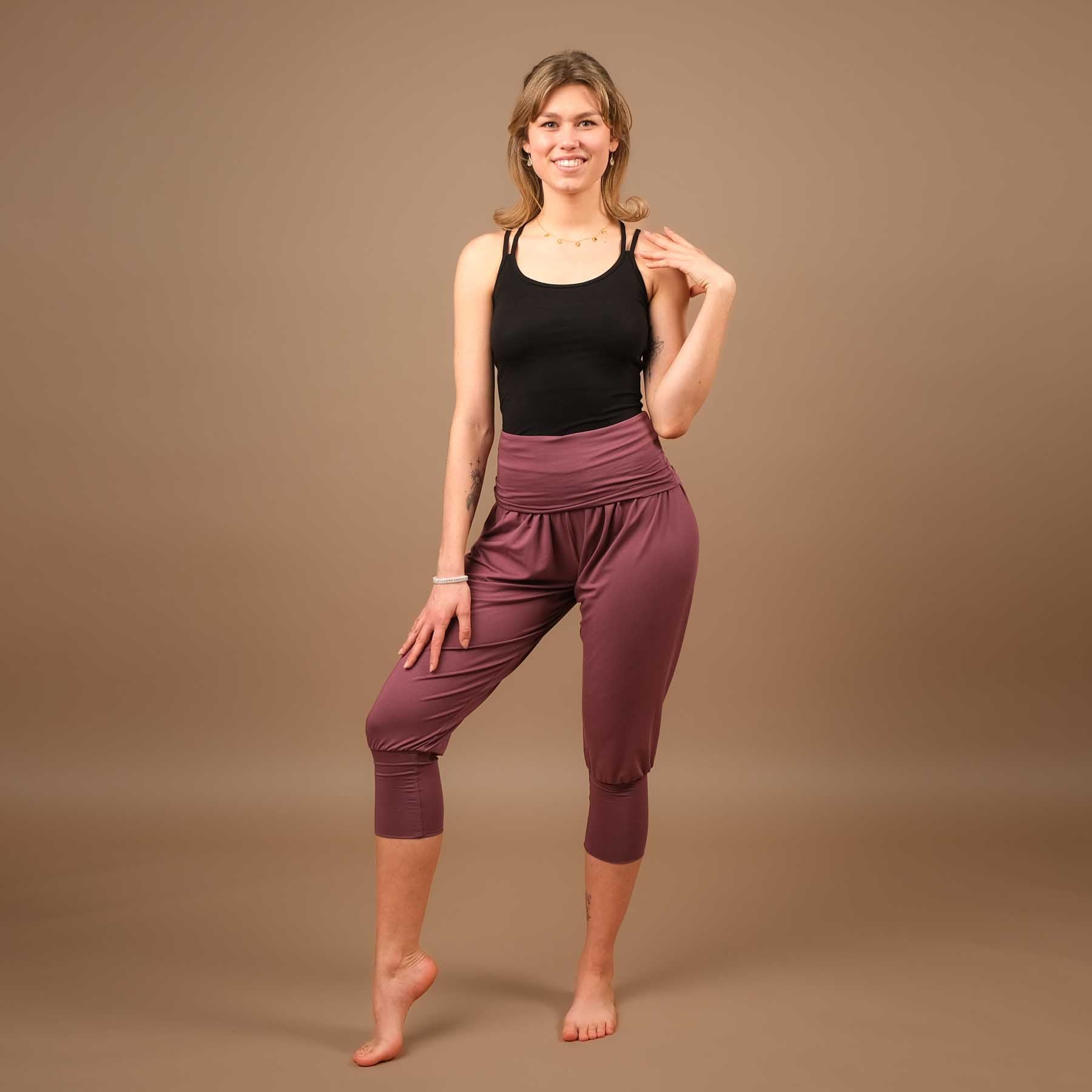 Pantaloni yoga larghi sostenibili harem 3/4 Taj Mahal made in Switzerland, melanzana